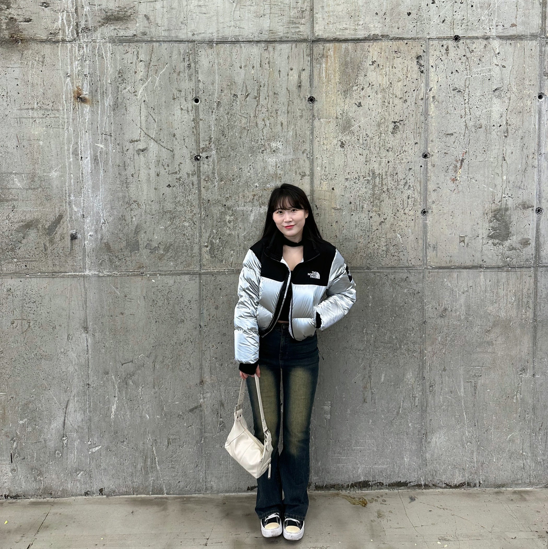 (W) Converse Chuck Taylor All Star Move High Black, (W) The North Face White Label Novelty Nuptse Down Jacket SE Silver 착용 스타일 - 2