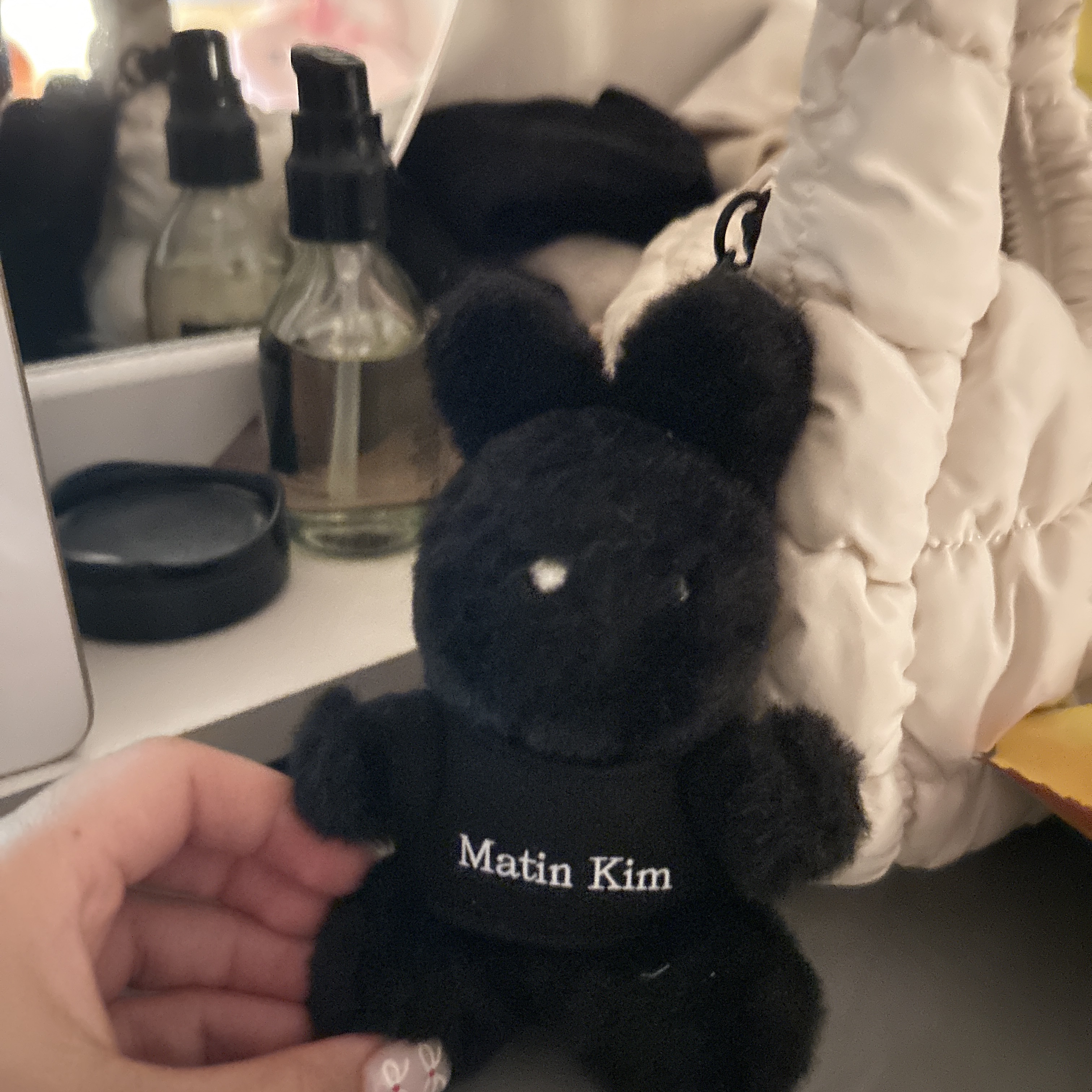 Matin Kim Black Bunny Toy Keyring Black 착용 스타일
