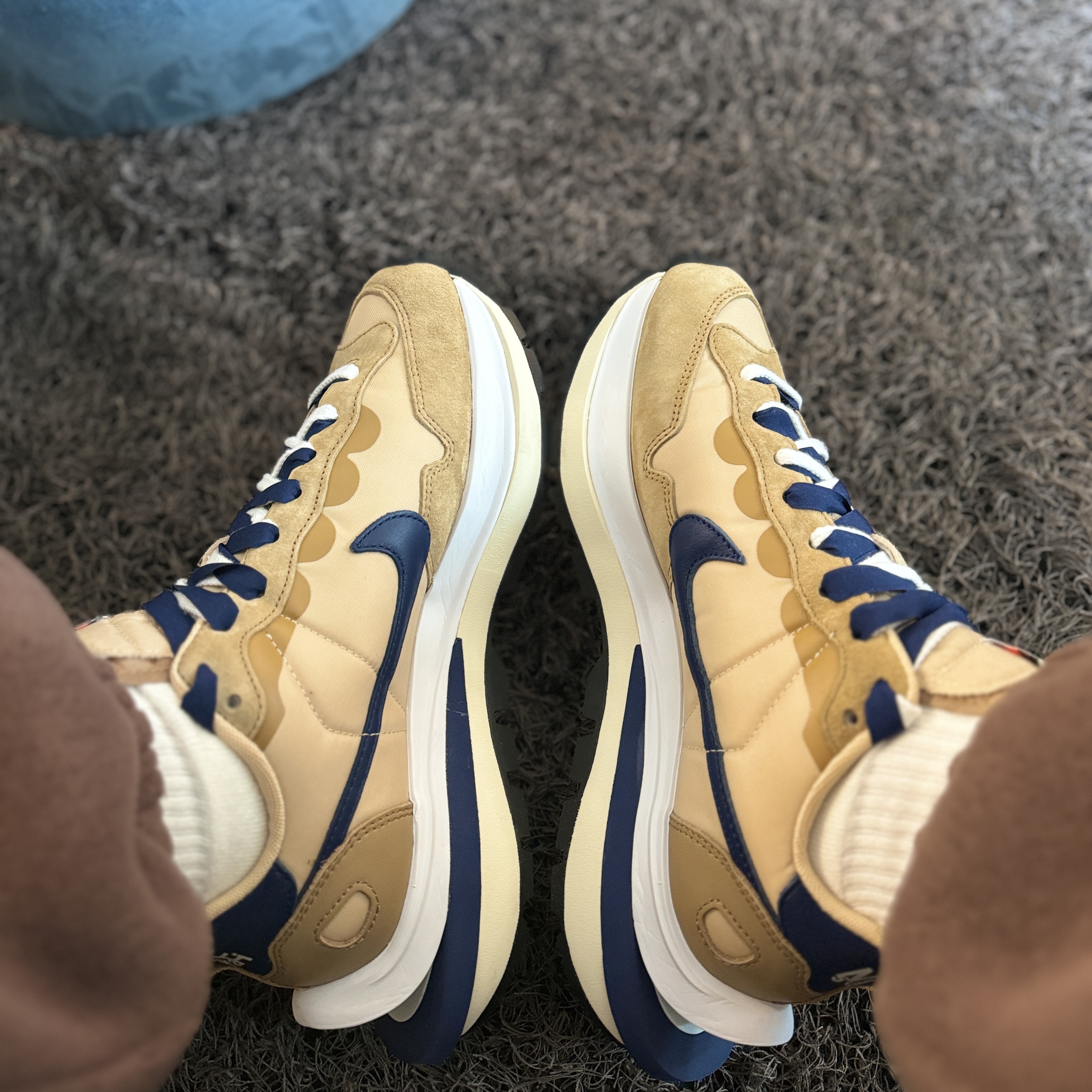 Nike x Sacai VaporWaffle Sesame and Blue Void 착용 스타일 - 2