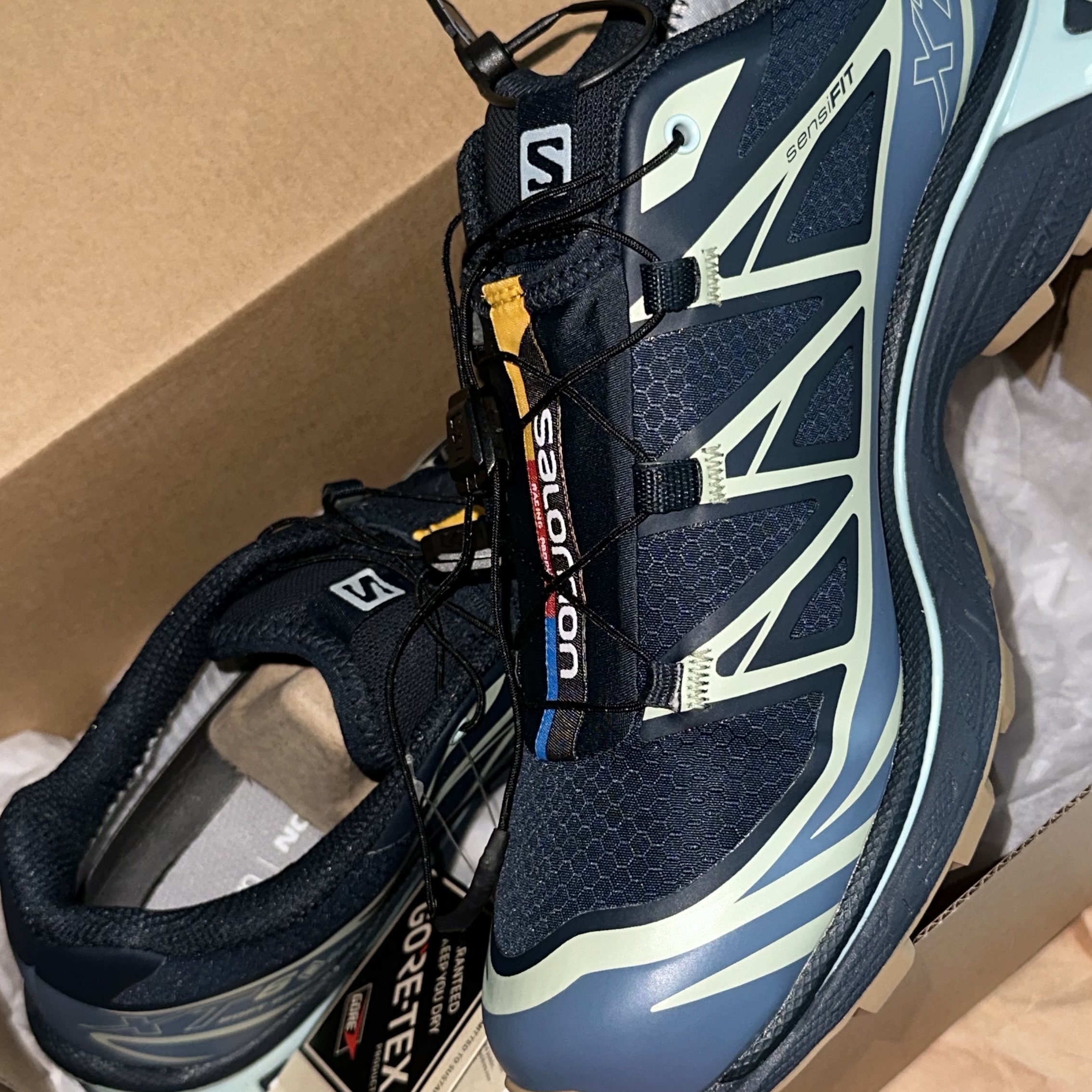 Salomon XT-6 GTX Carbon Bering Sea 착용 스타일