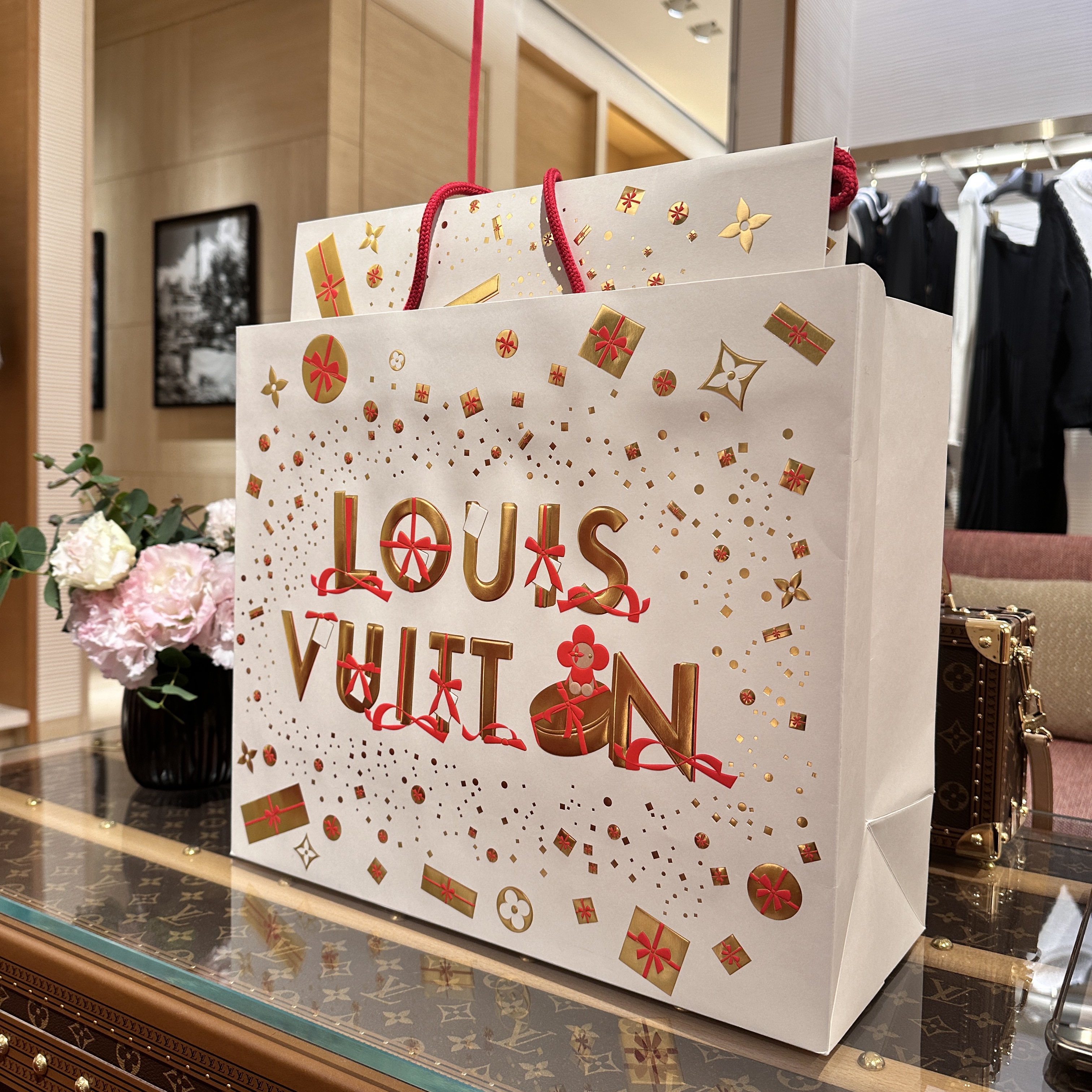 Louis Vuitton Loop Hobo Monogram 착용 스타일