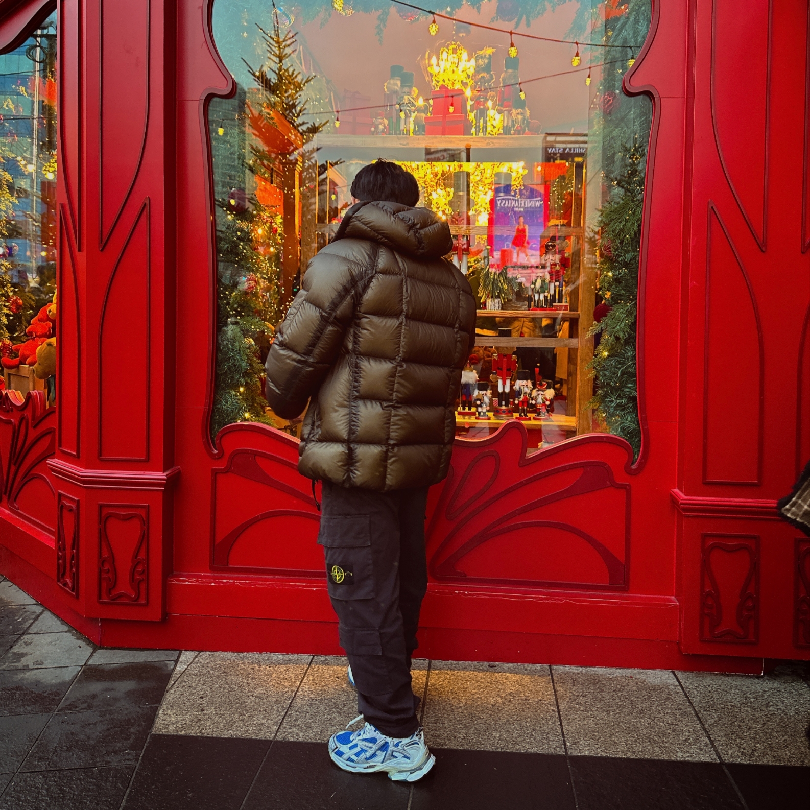C.P. Company D.D Shell Hooded Quilted Down Jacket Olive Night - 23FW, Balenciaga Runner Sneakers Blue White 착용 스타일 - 4