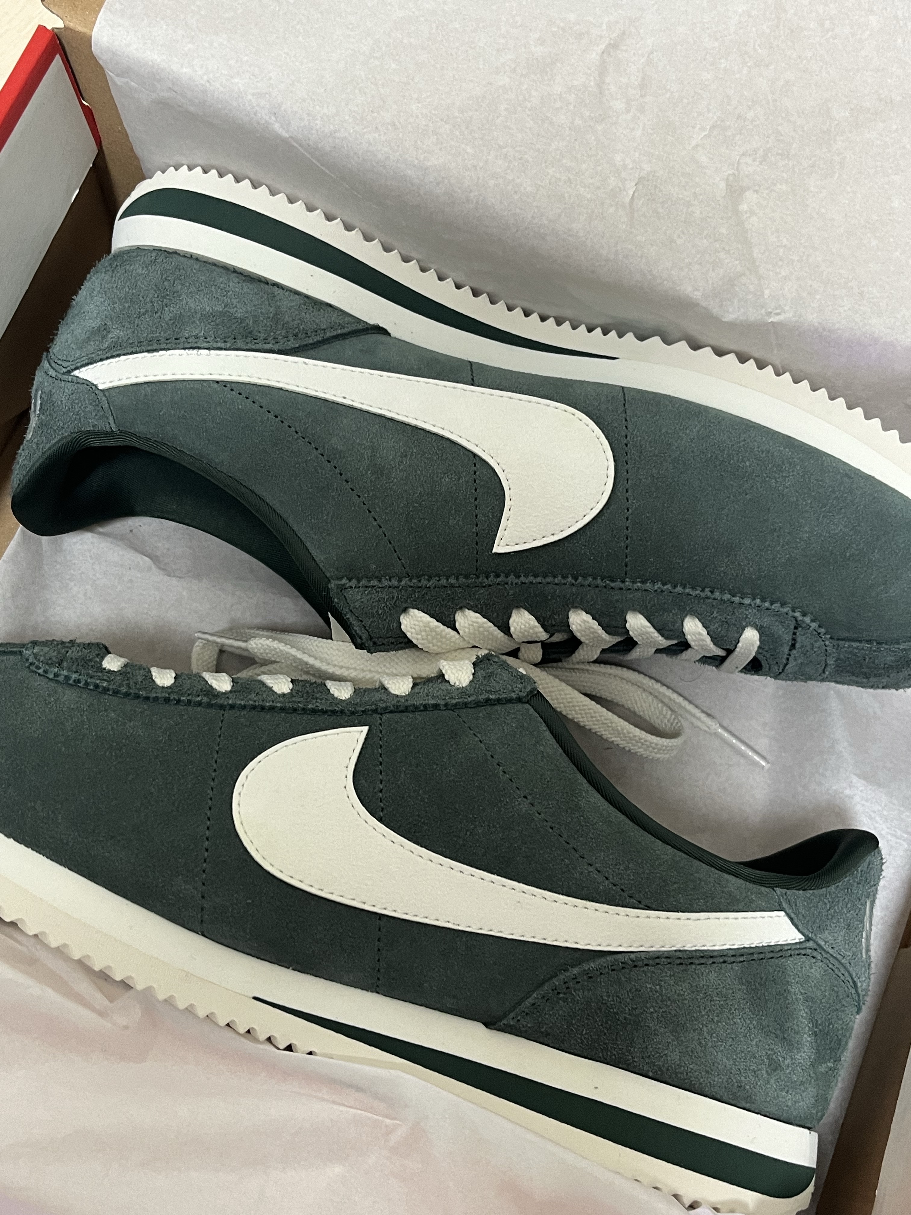 Nike Cortez Vintage Green 착용 스타일 - 1