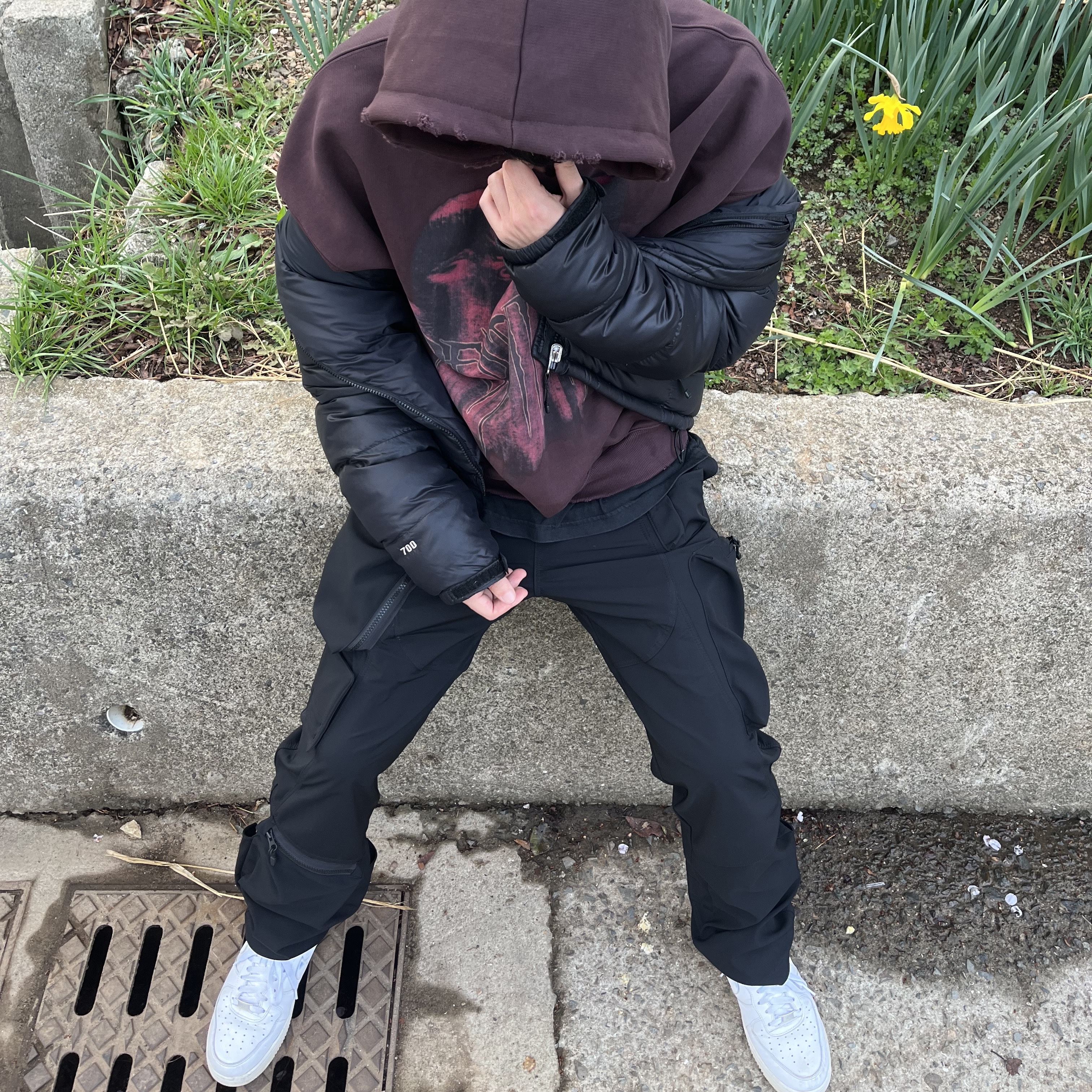Undermycar Perdition Oglavaeil Hoodie Ox Blood - 22FW, Undermycar Bucky Multi Pocket Dynamic Pants Rookie Black - 22SS 착용 스타일 - 1