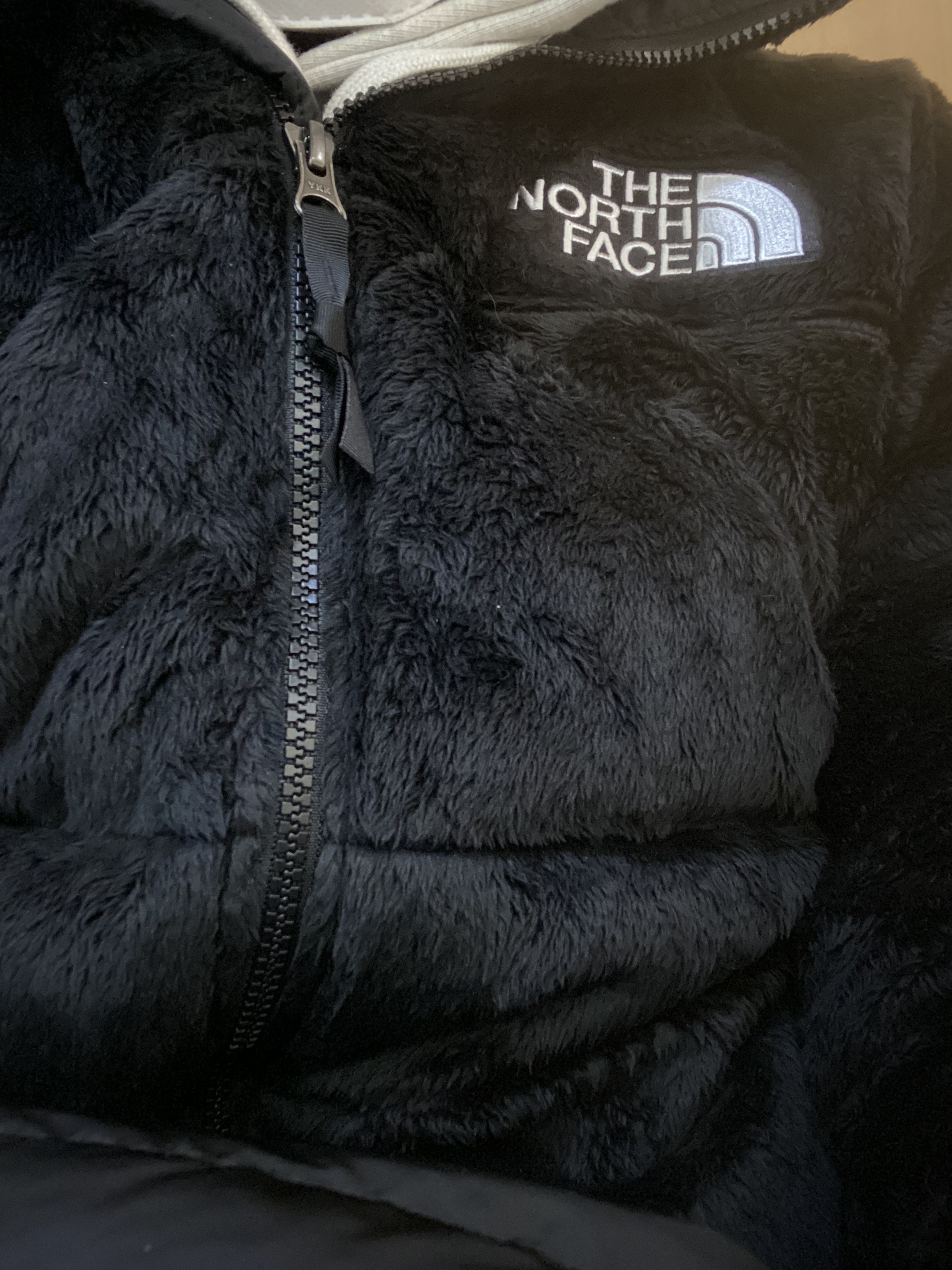 The North Face Versa Velour Nuptse Jacket Black 착용 스타일 - 1