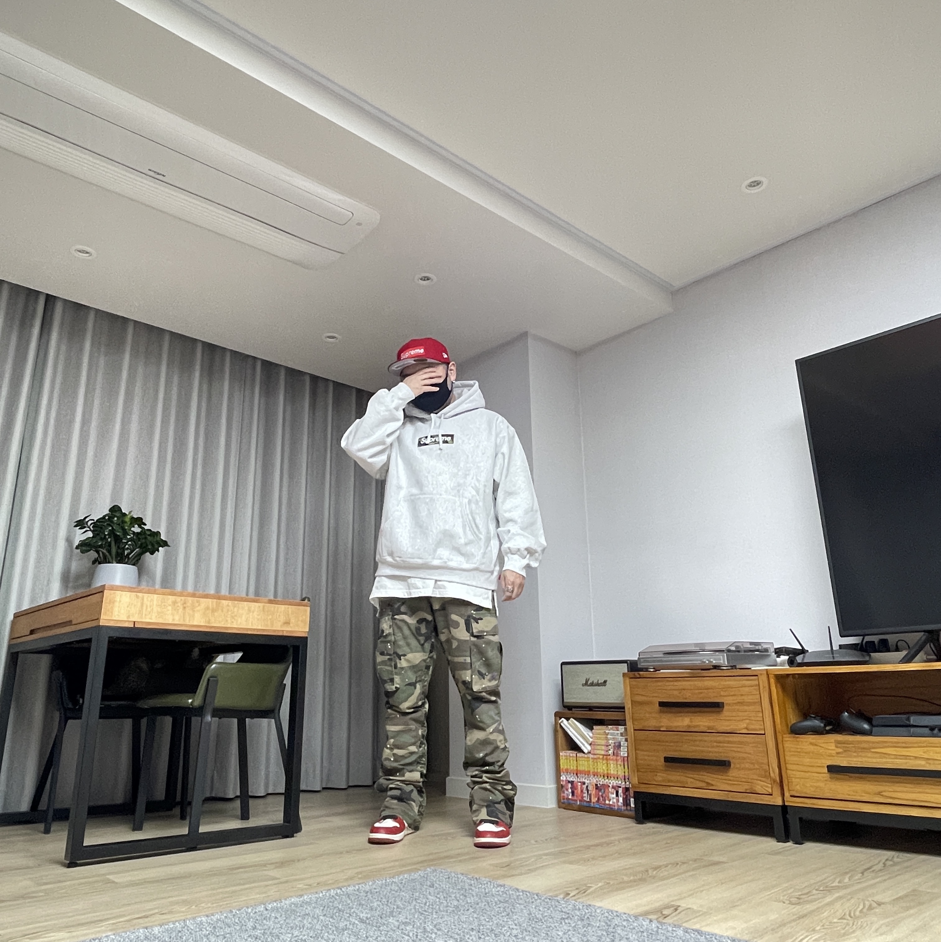 Supreme Box Logo Hooded Sweatshirt Ash Grey - 23FW, Supreme Undisputed Box Logo New Era Red - 21FW 착용 스타일 - 2