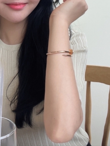 Cartier Juste un Clou Bracelet Small Yellow Gold 착용 스타일