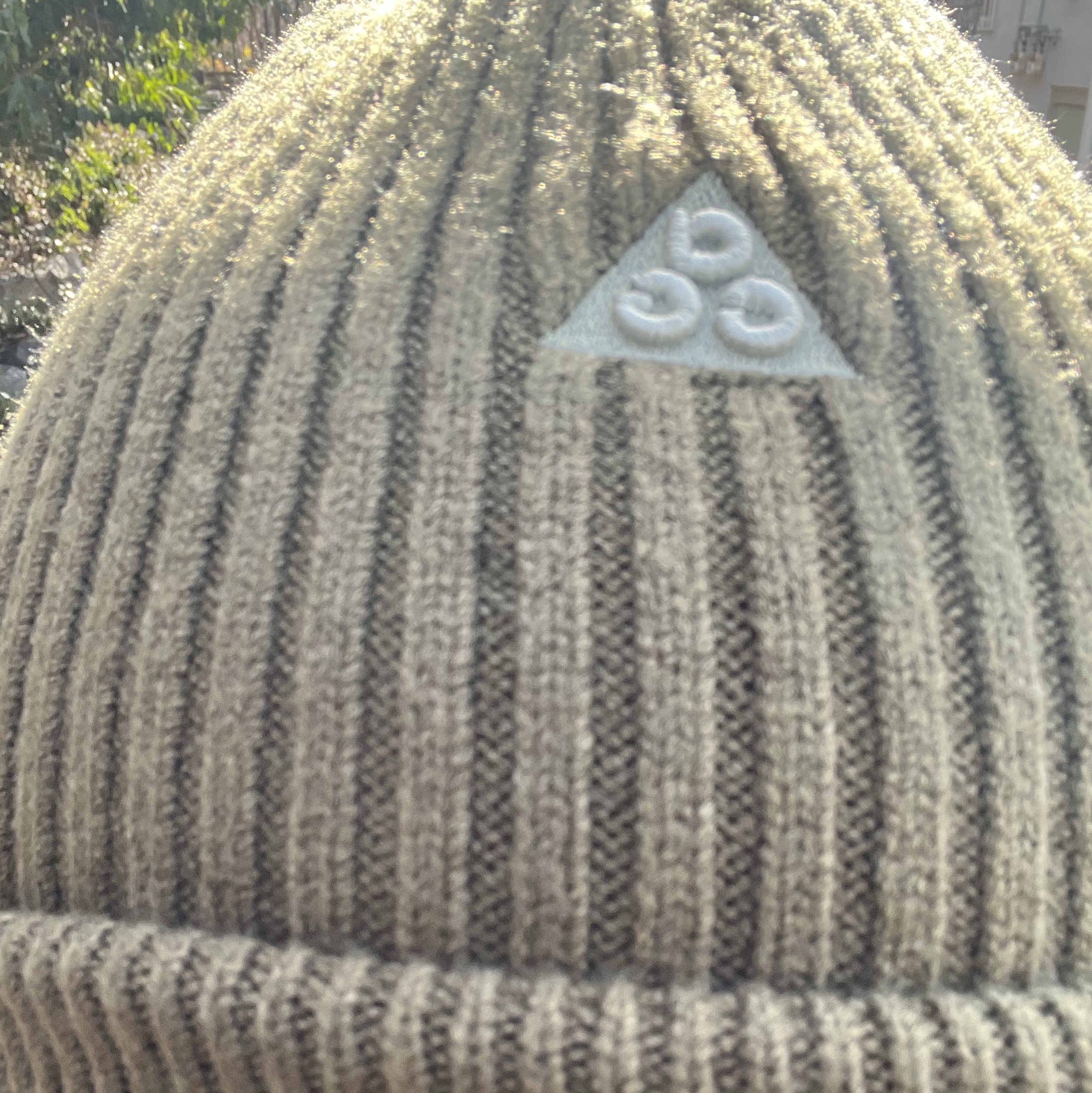Nike NRG ACG Cuffed Beanie Olive Grey 착용 스타일