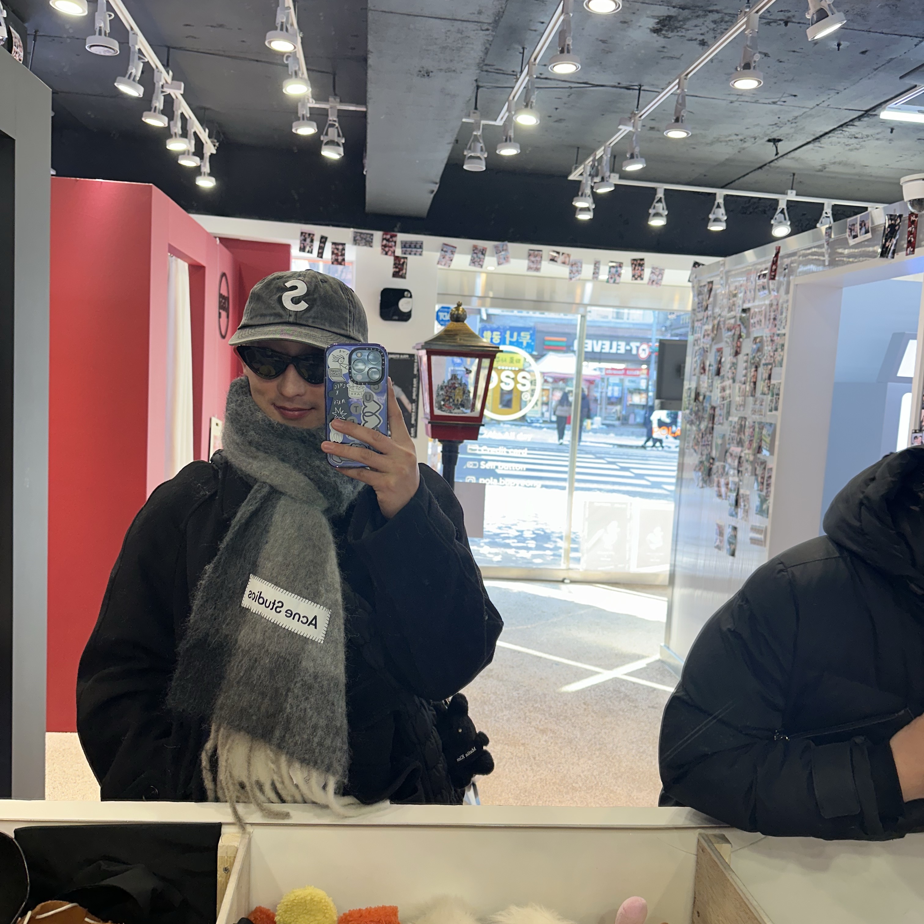 Acne Studios Mohair Check Muffler Grey Green Black, Supreme Pigment Print S Logo 6-Panel Black - 22FW 착용 스타일