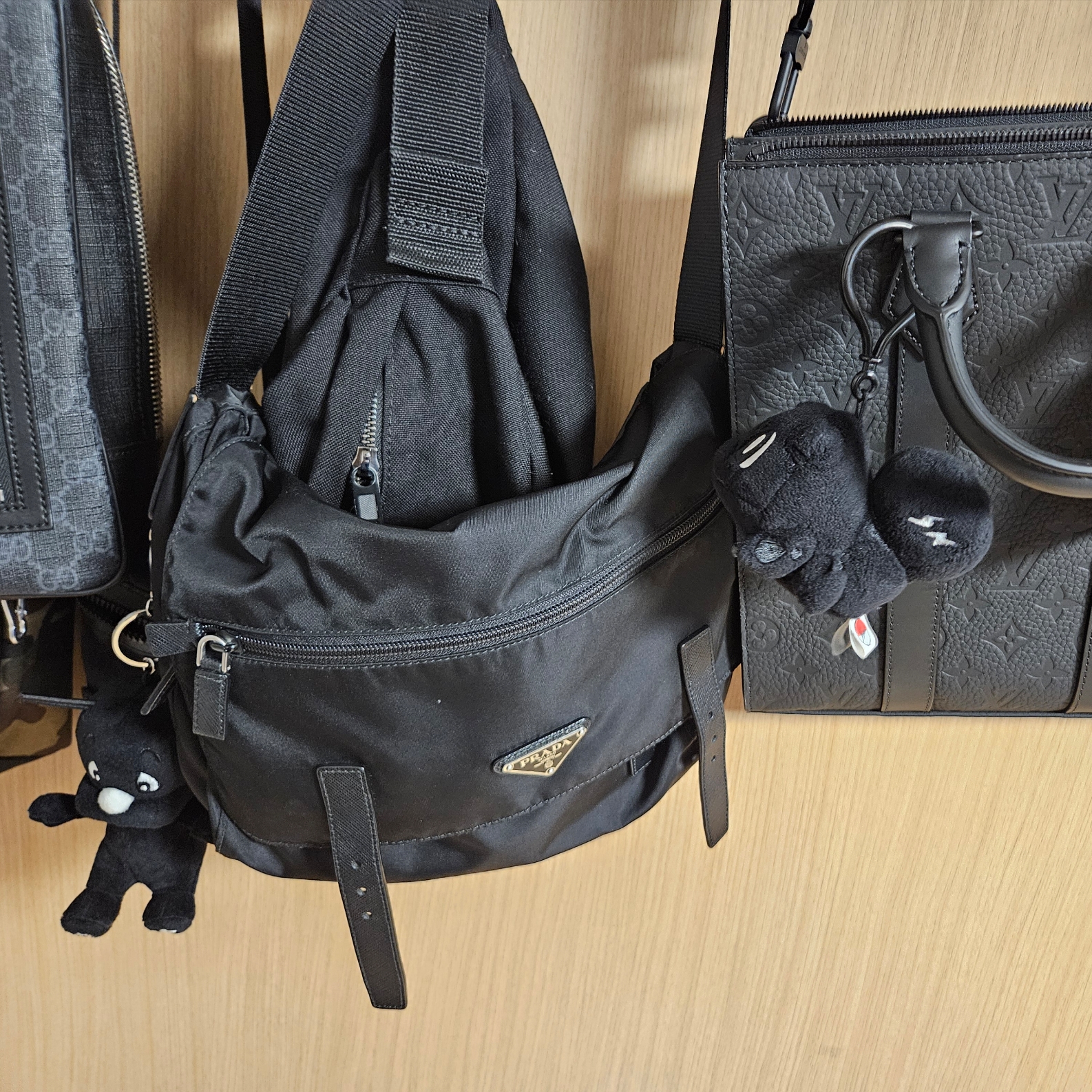 Darkr8m Studio x Dooly Dooly Keyring Black, Fragment x Pokemon INN Thunderbolt Project TBP Mascot Key Ring Fushigidane Black 착용 스타일 - 3