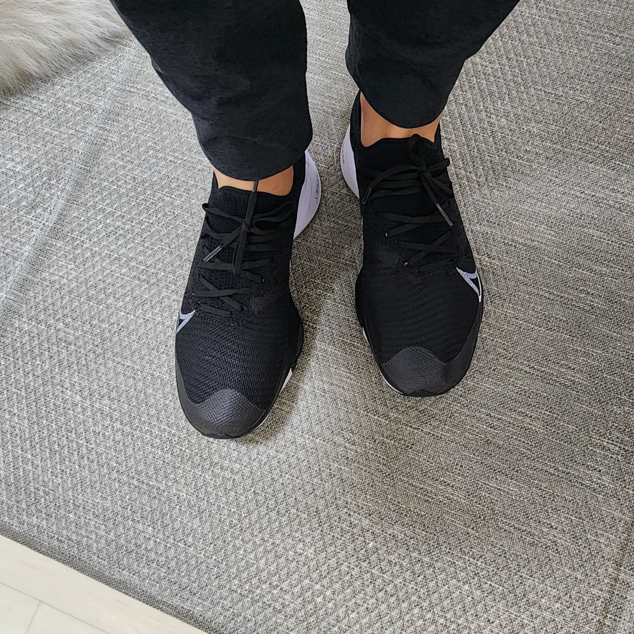 Nike Air Zoom Tempo Next% Flyknit Black 착용 스타일