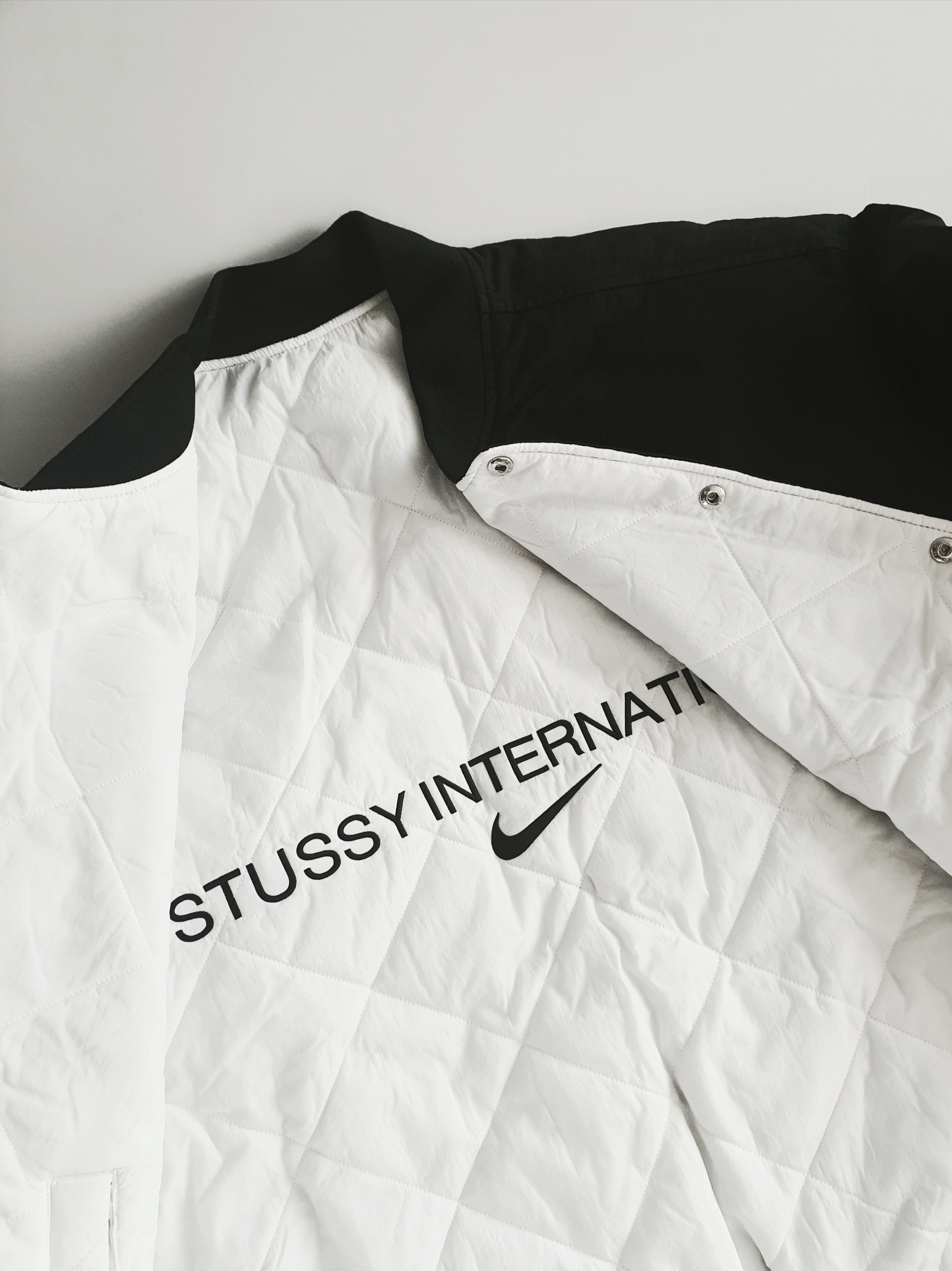 Nike x Stussy Reversible Jacket Black (FJ9153-010) 착용 스타일 - 2