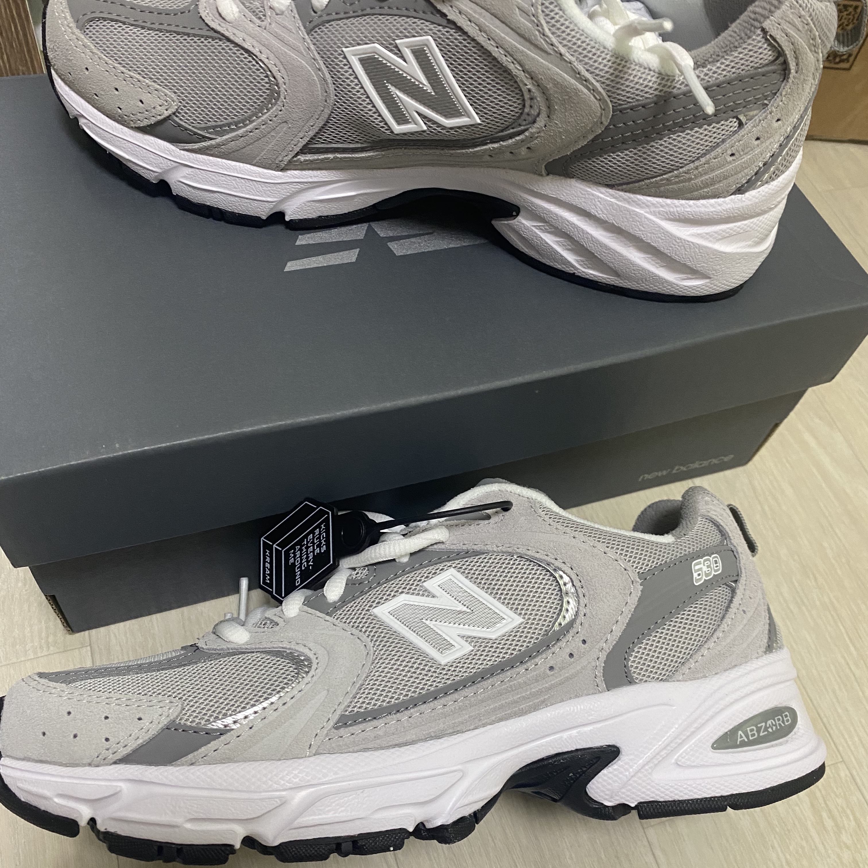 New Balance 530 Grey 착용 스타일 - 4