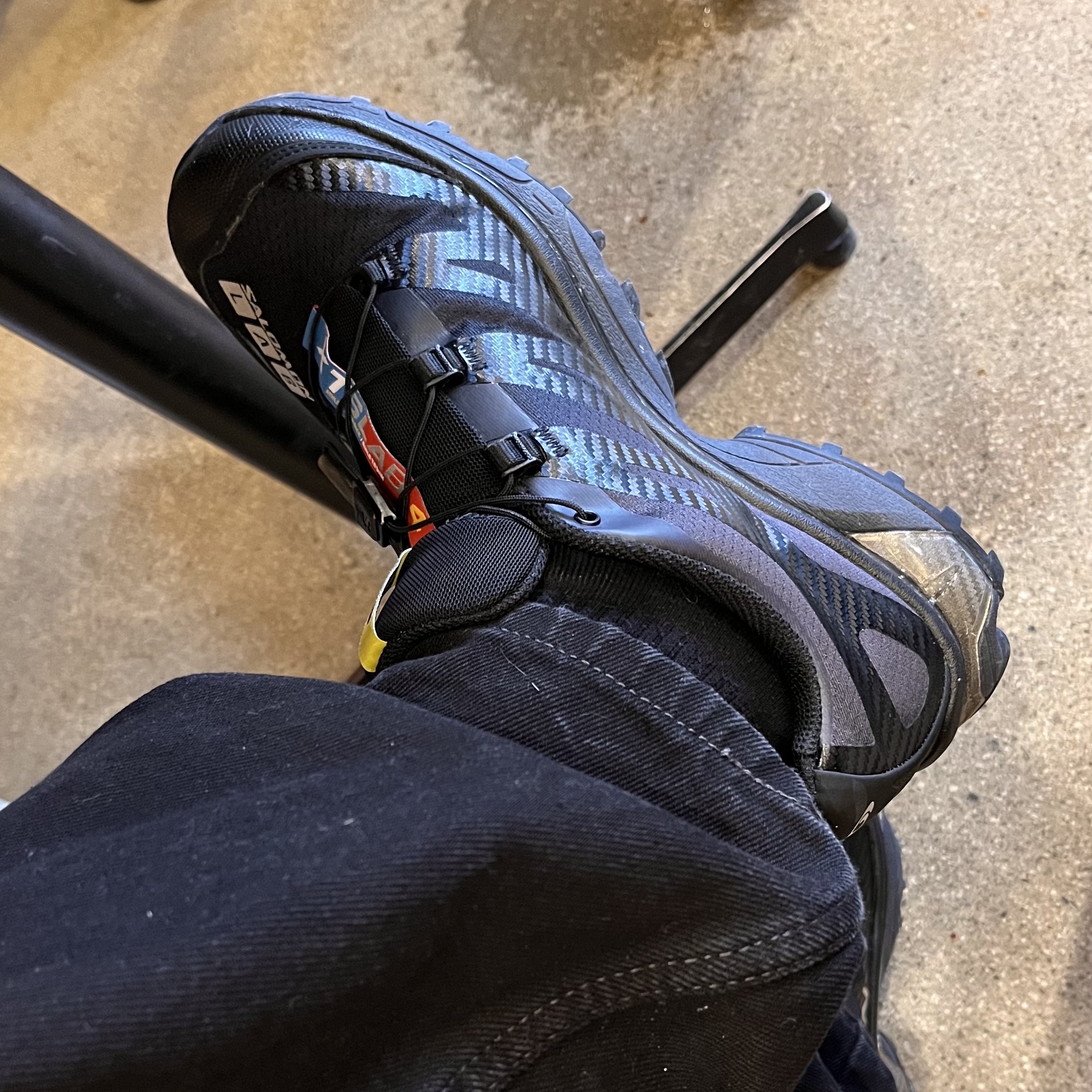 Salomon XT-4 Black Silver Metallic 착용 스타일