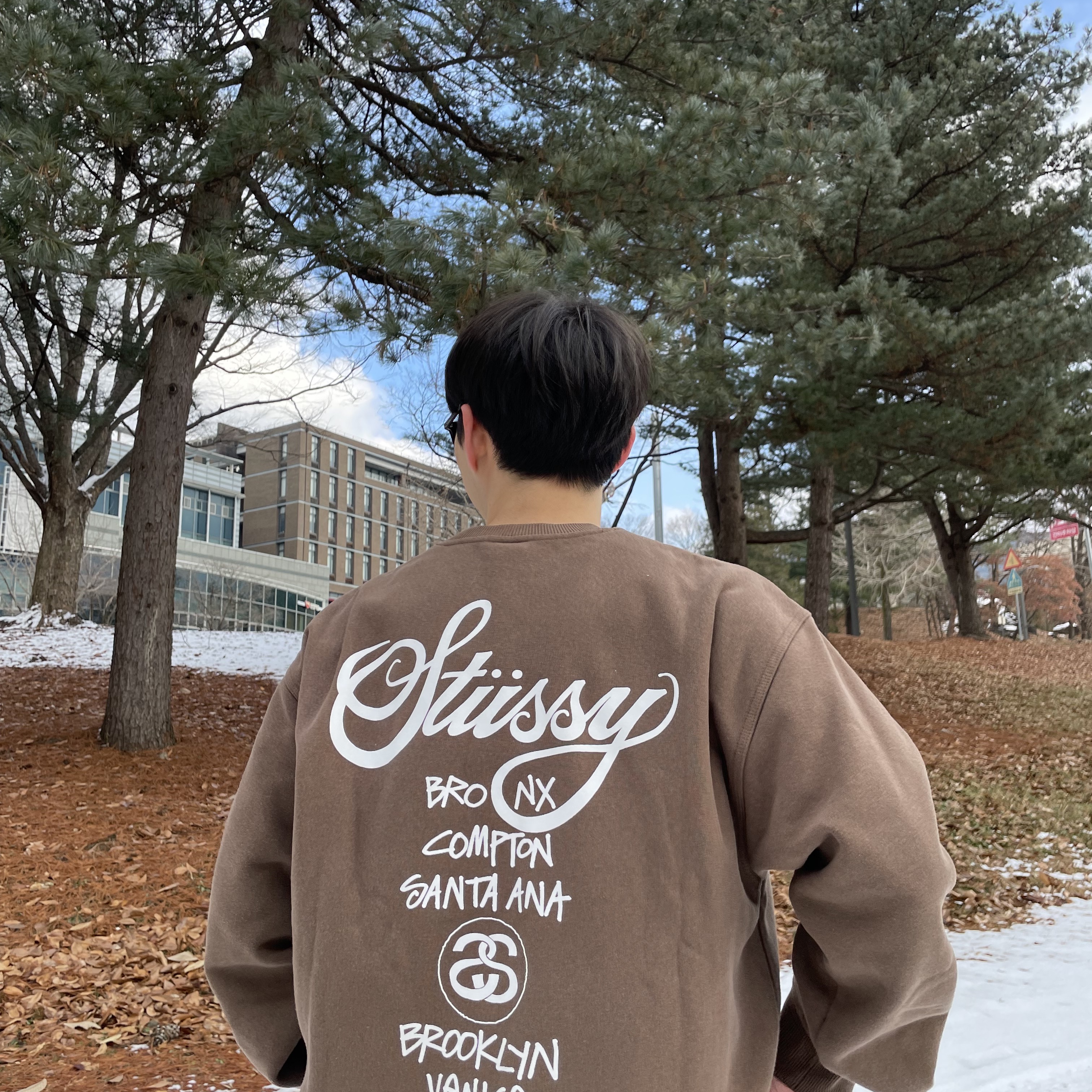 Stussy World Tour Crew Coffee 2022 착용 스타일 - 2