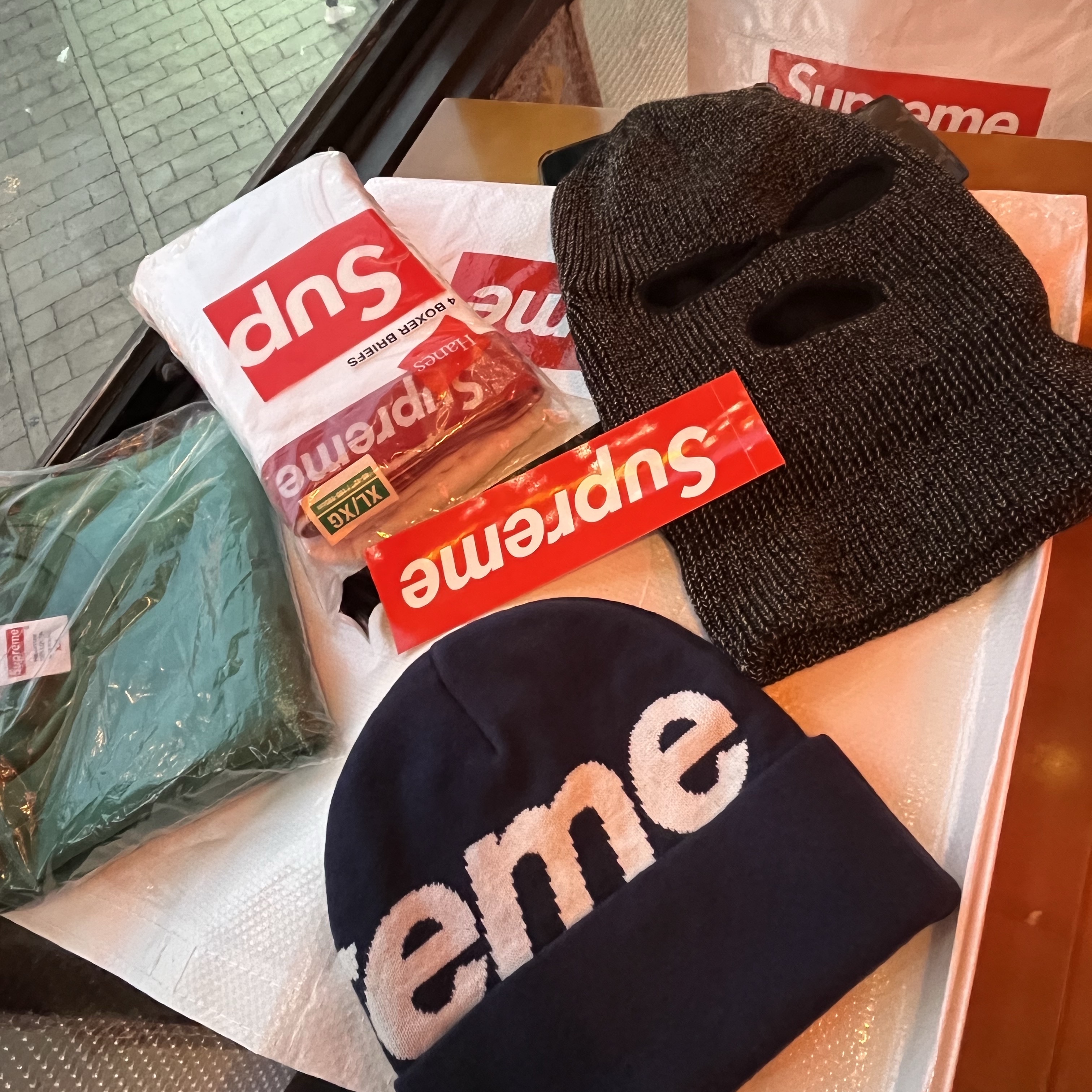 Supreme Featherweight Down Trooper Black - 23FW, Supreme Reflective Balaclava Black - 23FW 착용 스타일 - 3
