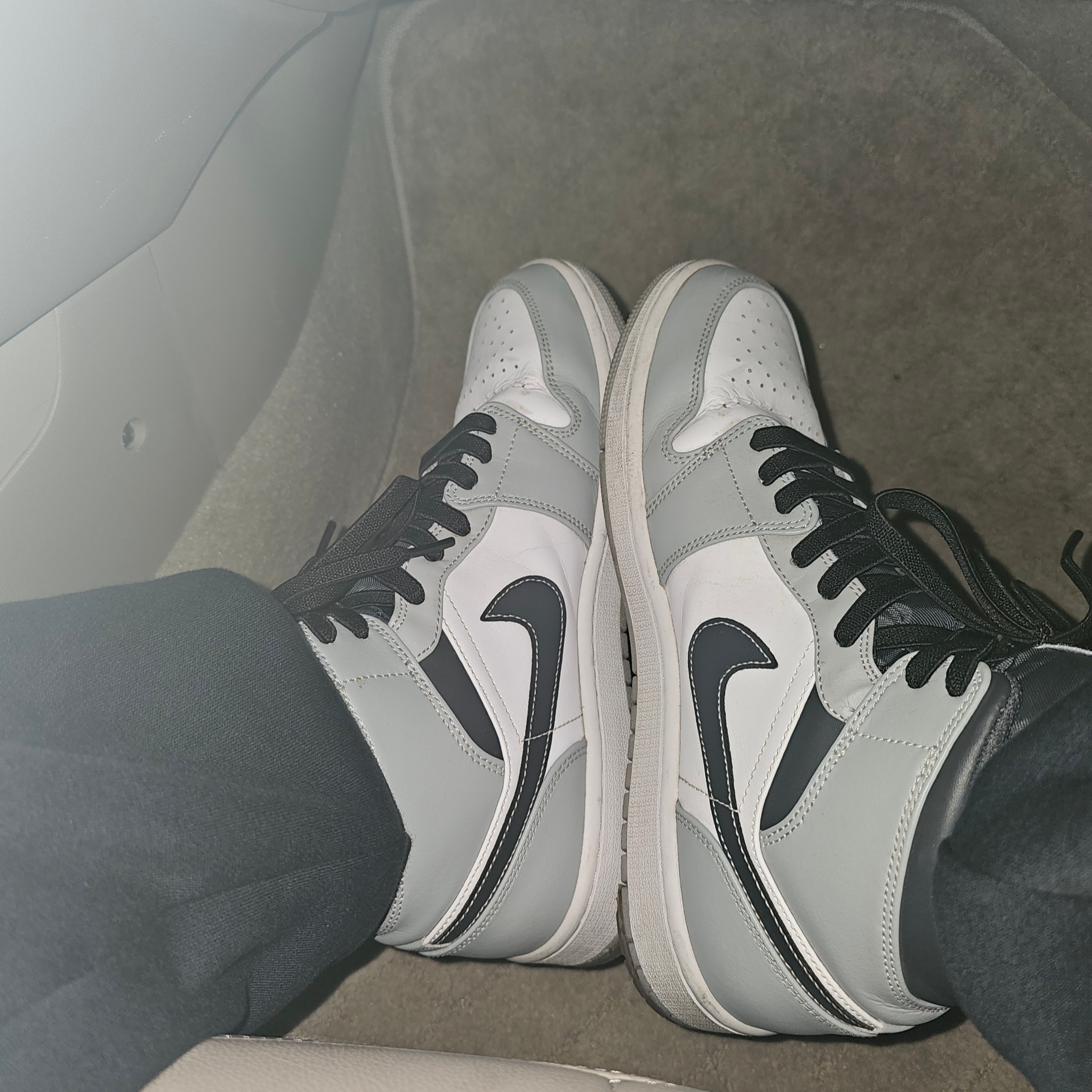 Jordan 1 Mid Light Smoke Grey Anthracite 착용 스타일 - 1