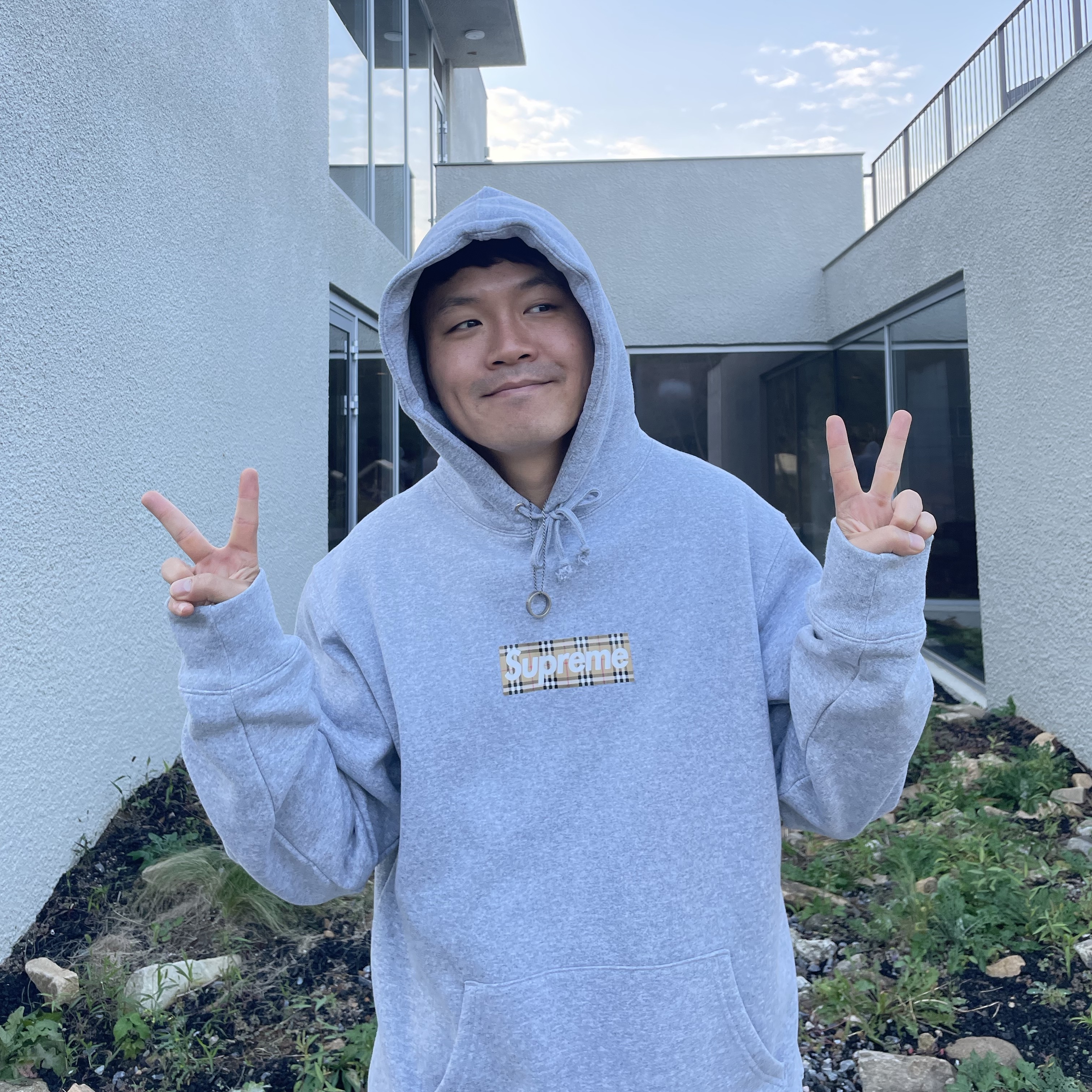 Supreme x Burberry Box Logo Hooded Sweatshirt Heather Grey - 22SS, Supreme Nylon Water Shorts Black - 20SS 착용 스타일 - 1