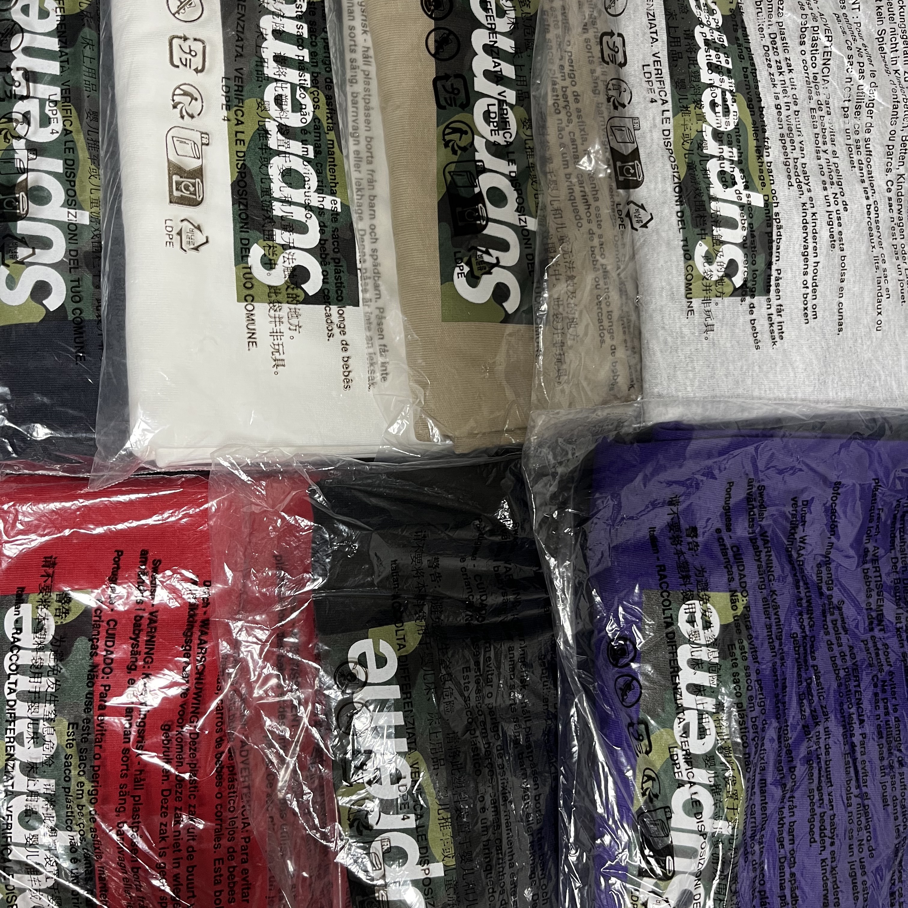 Supreme Box Logo T-Shirt Black - 23FW, Supreme Box Logo T-Shirt White - 23FW 착용 스타일
