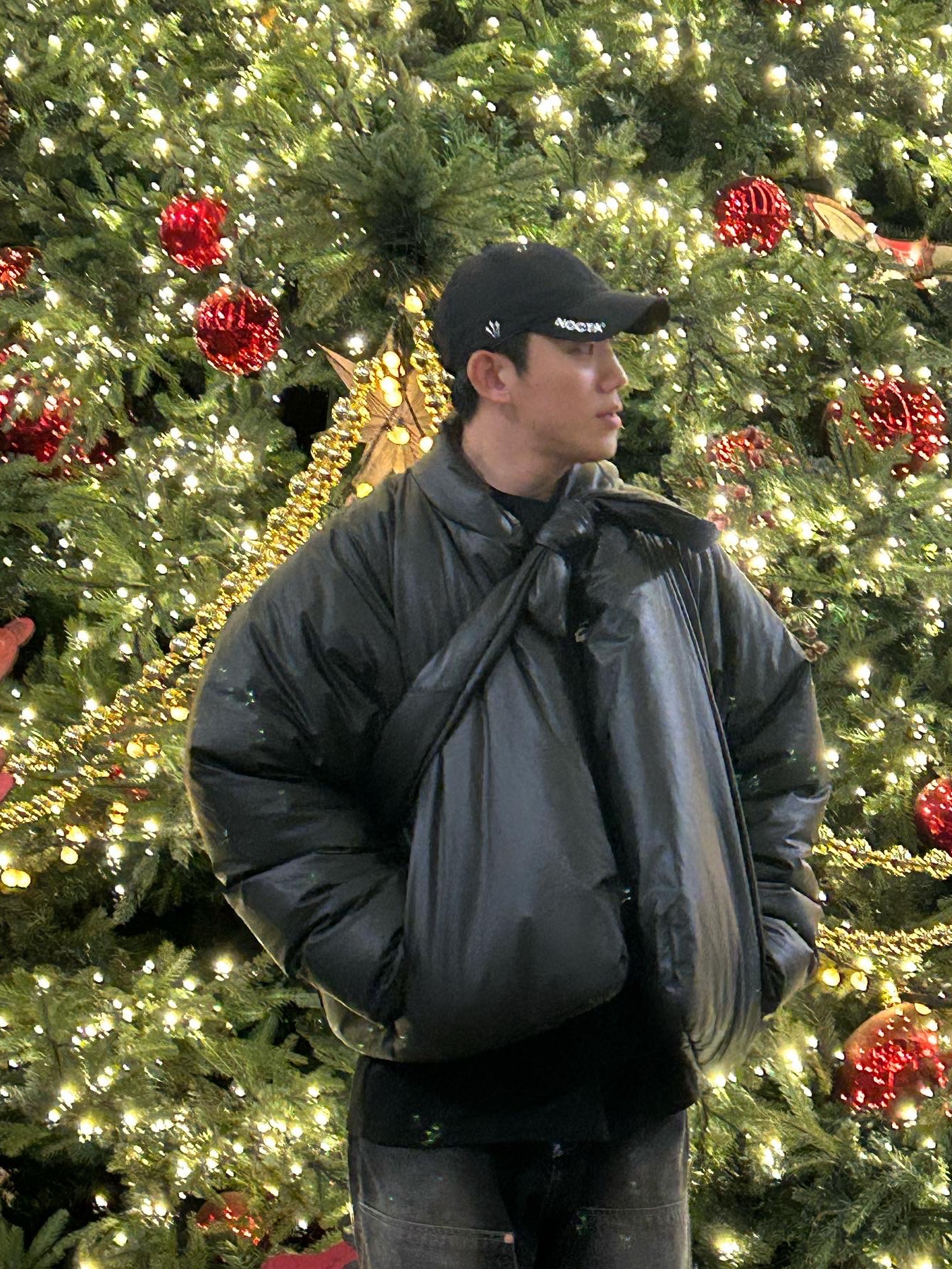 Yeezy Gap Round Jacket Black, Nike x Drake Nocta Golf Cap Black 착용 스타일 - 3