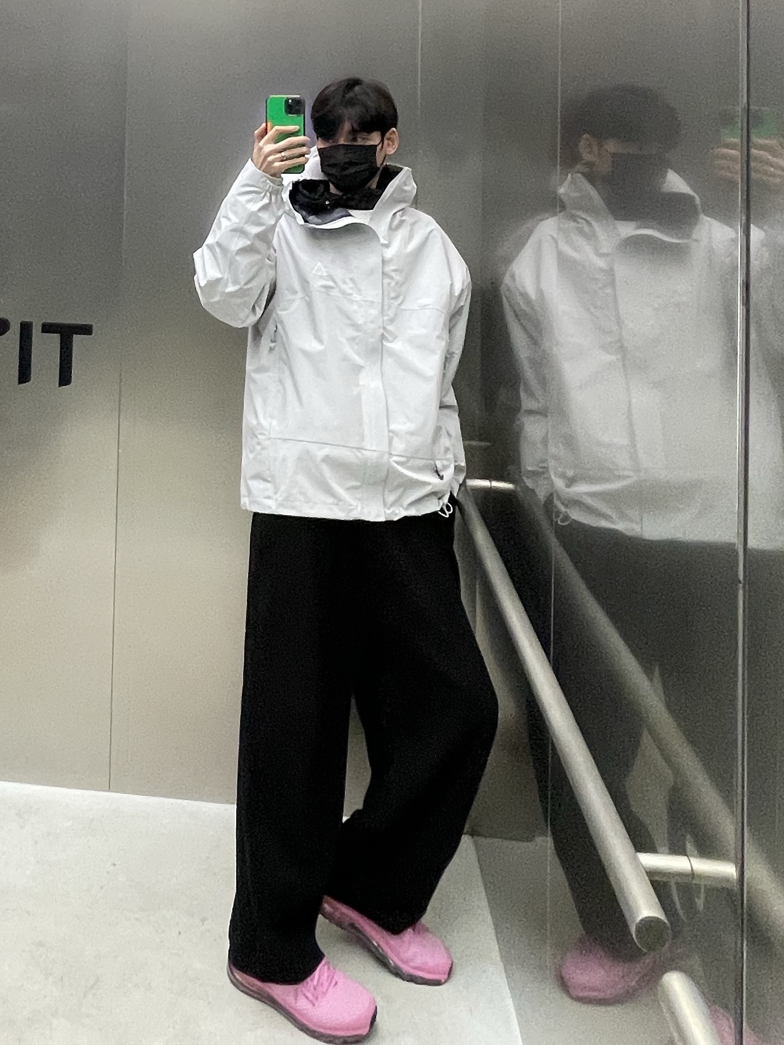 Nike x Stussy Air Max 2013 Psychic Pink, Nike ACG Storm-Fit ADV Cascade Rains Full Zip Jacket Photon Dust - Asia 착용 스타일 - 3