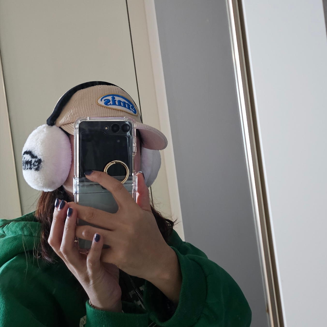 Emis Logo Jacquard Ear Muff White, Emis Corduroy Wappen Ball Cap Natural 착용 스타일