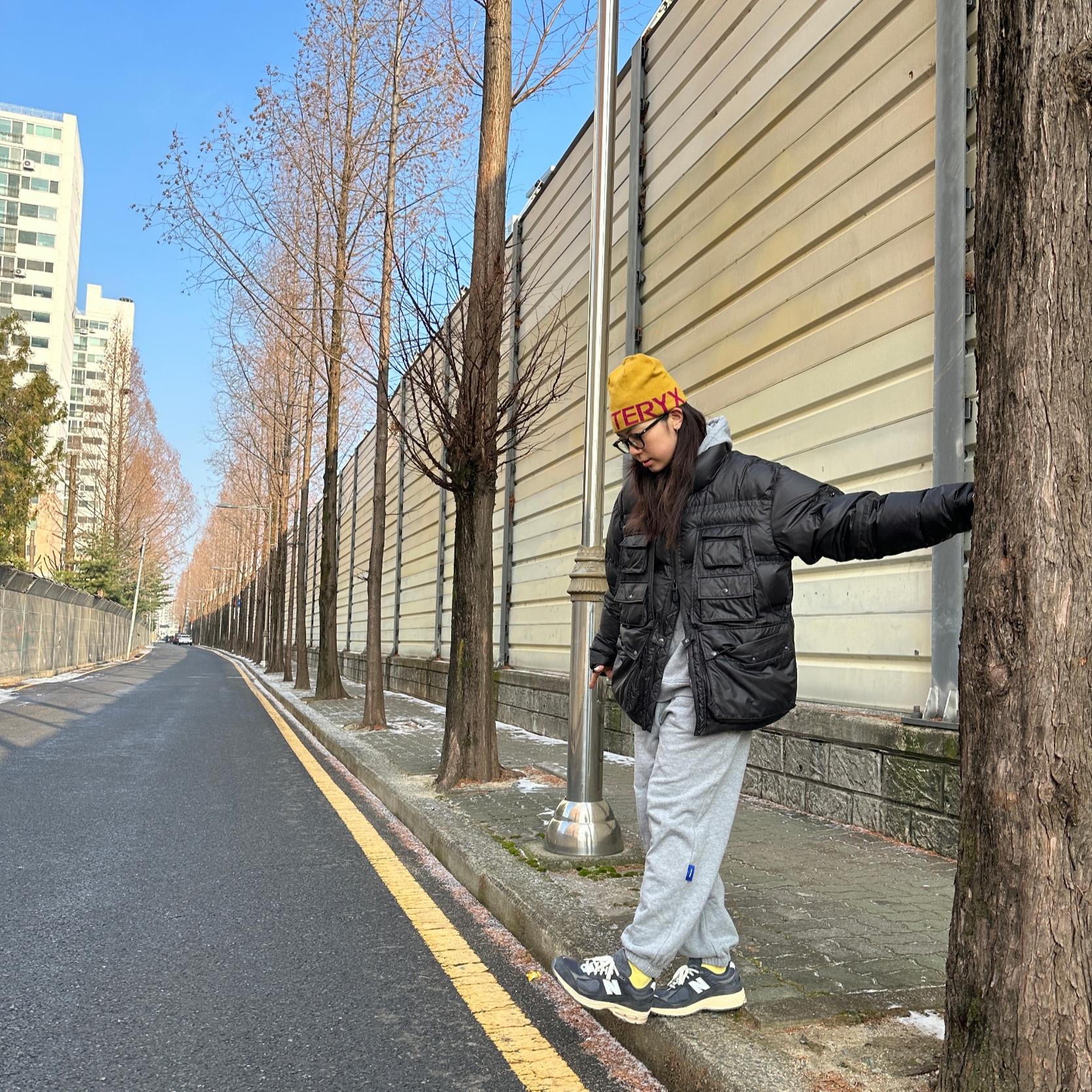 New Balance 2002R Special Vintage Black Grey, Arc'teryx Word Head Toque Retreat Synth 착용 스타일 - 1