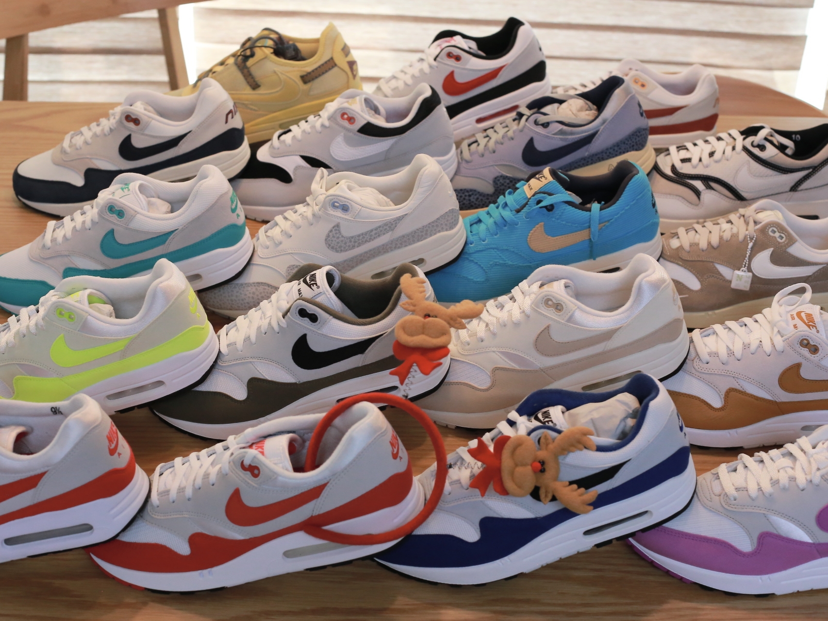 Nike Air Max 1 Pure Platinum, Nike Air Max 1 '86 Original Golf White University Red 착용 스타일 - 6