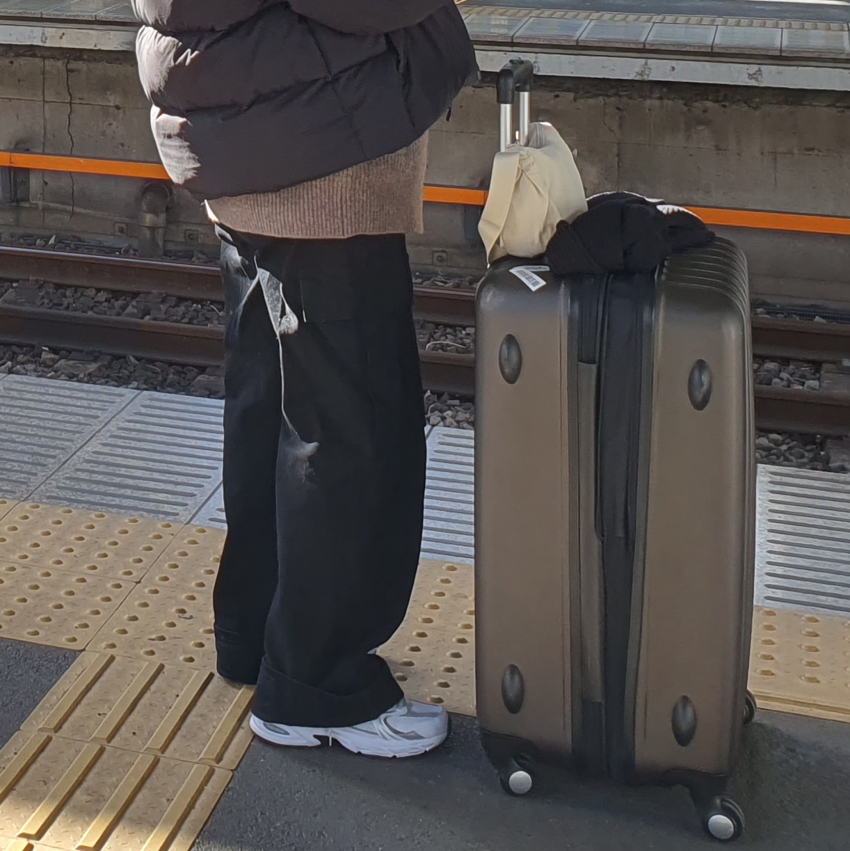 New Balance 530 White Silver 착용 스타일