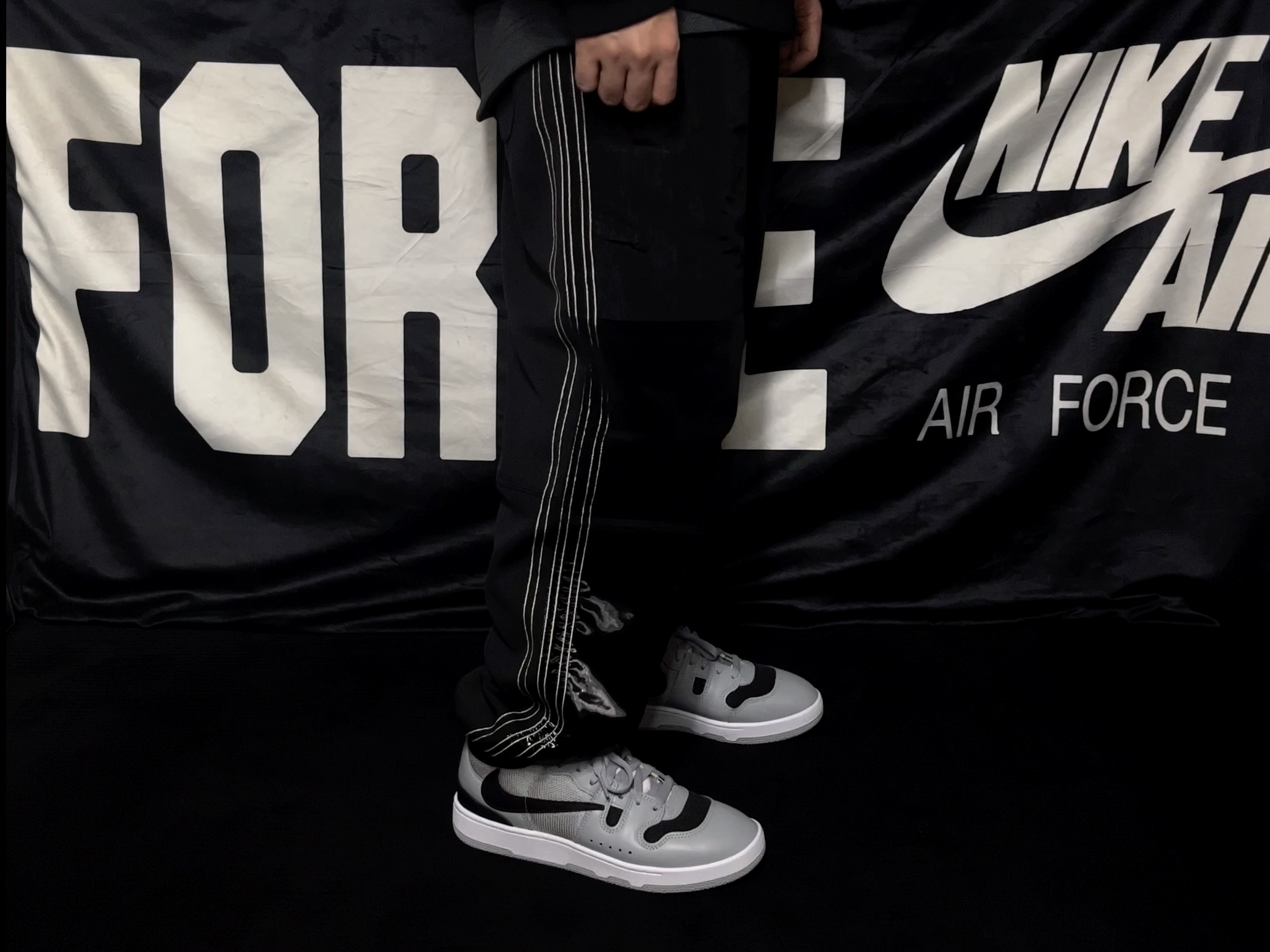 Nike x Travis Scott Mac Attack SP Light Smoke Grey 착용 스타일 - 2