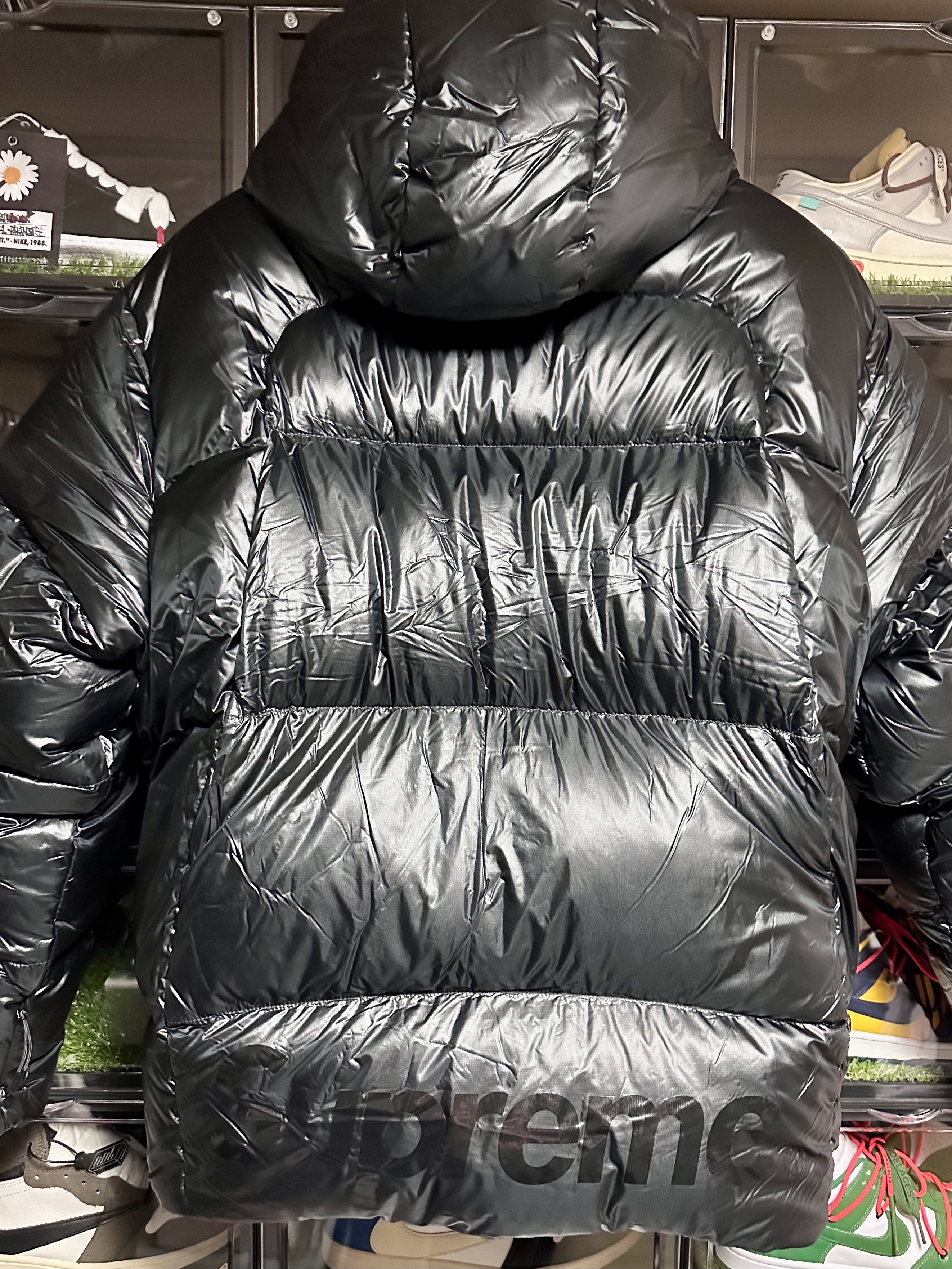 Supreme Featherweight Down Puffer Jacket Black - 23FW 착용 스타일 - 2