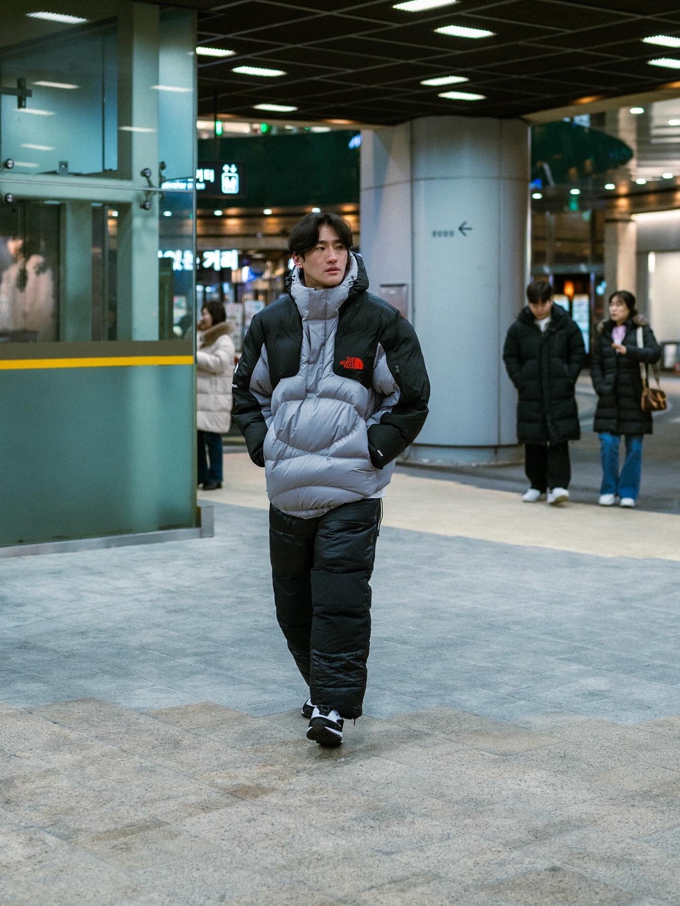 Supreme x The North Face 800-Fill Half Zip Hooded Pullover Grey - 22FW, Nike x Comme des Garcons Homme Plus Air Max Sunder SP White Black 착용 스타일 - 5