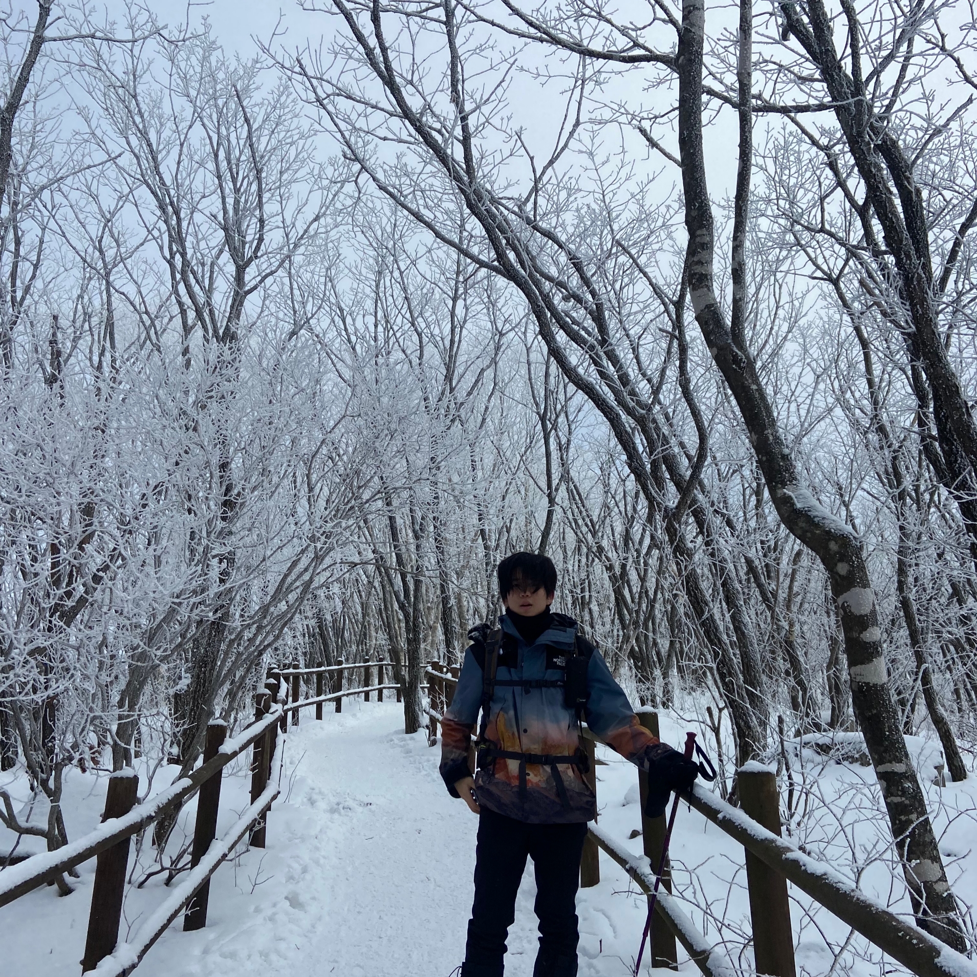 The North Face Eco Gore-Tex Mountain Vista Jacket Blue Stone 착용 스타일