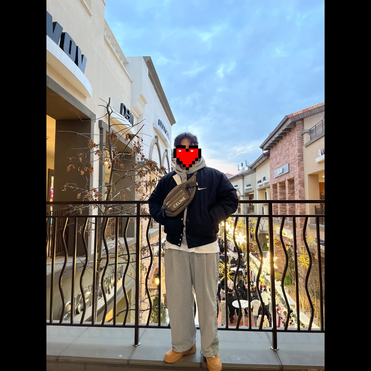 Celine Large Zipped Belt Bag Trekking in Cotton Gabardine with Celine Print Khaki, Nike x Stussy Reversible Jacket Black (FJ9153-010) 착용 스타일 - 2