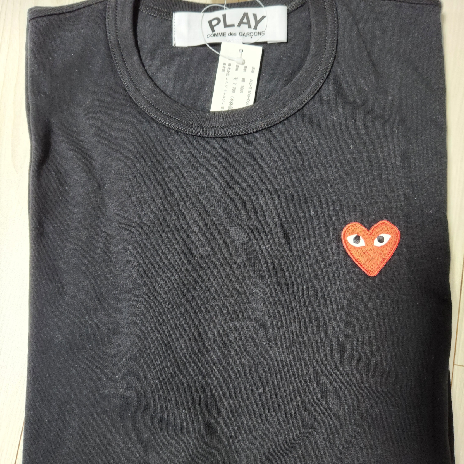 Play Comme des Garcons Red Heart T-Shirt Black 착용 스타일