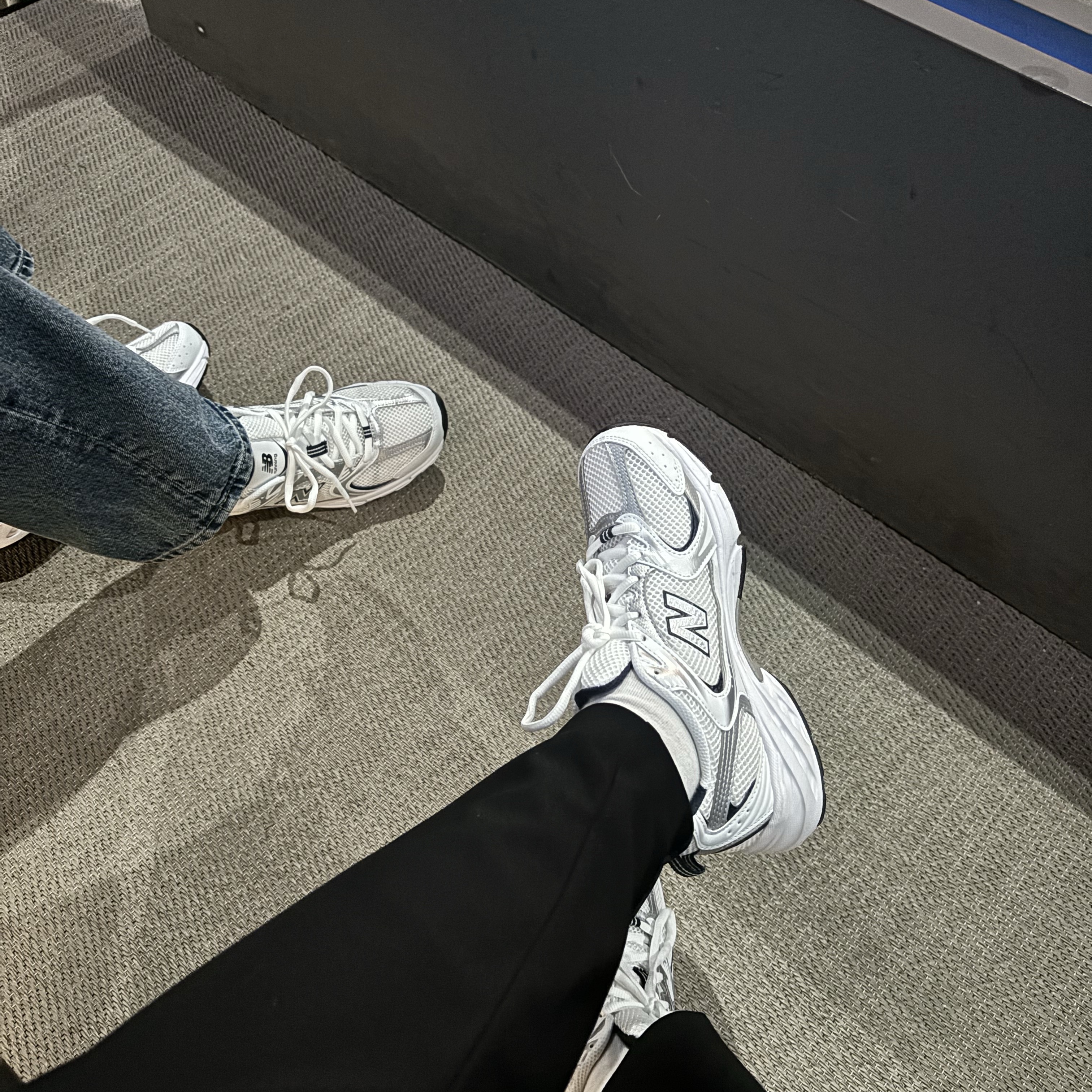 New Balance 530 White 착용 스타일