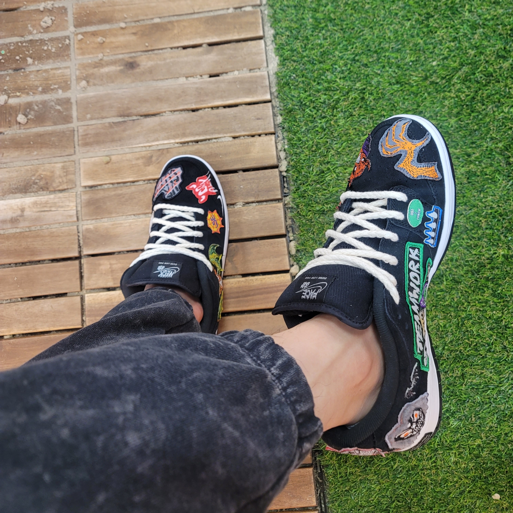 Nike x Neckface SB Dunk Low Pro Black, Jordan Essential Statement Fleece Pants Black Sail - Asia 착용 스타일 - 2
