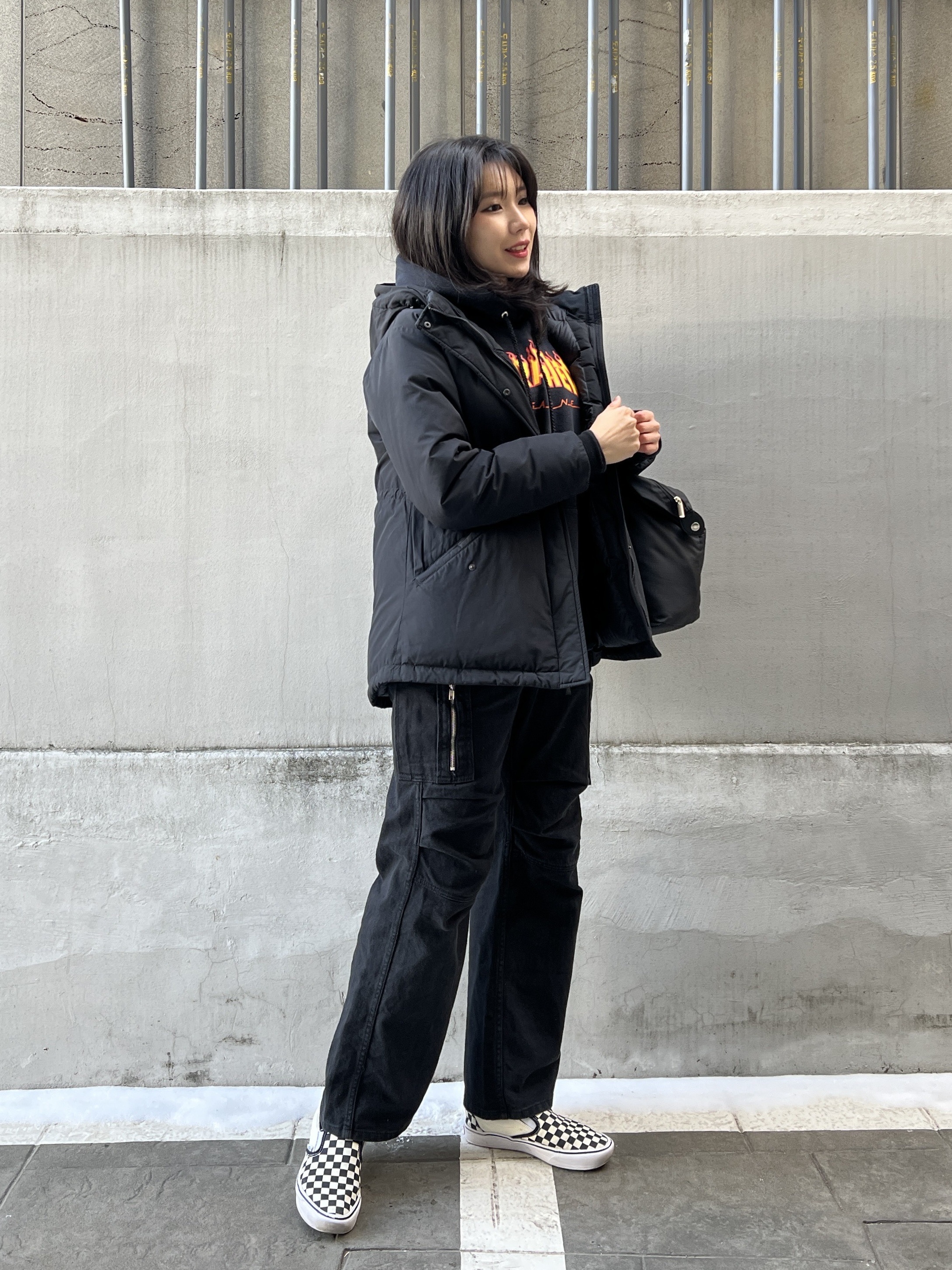 Thrasher Flame Hood Black, Vans Slip-On ComfyCush Checkerboard 착용 스타일 - 2