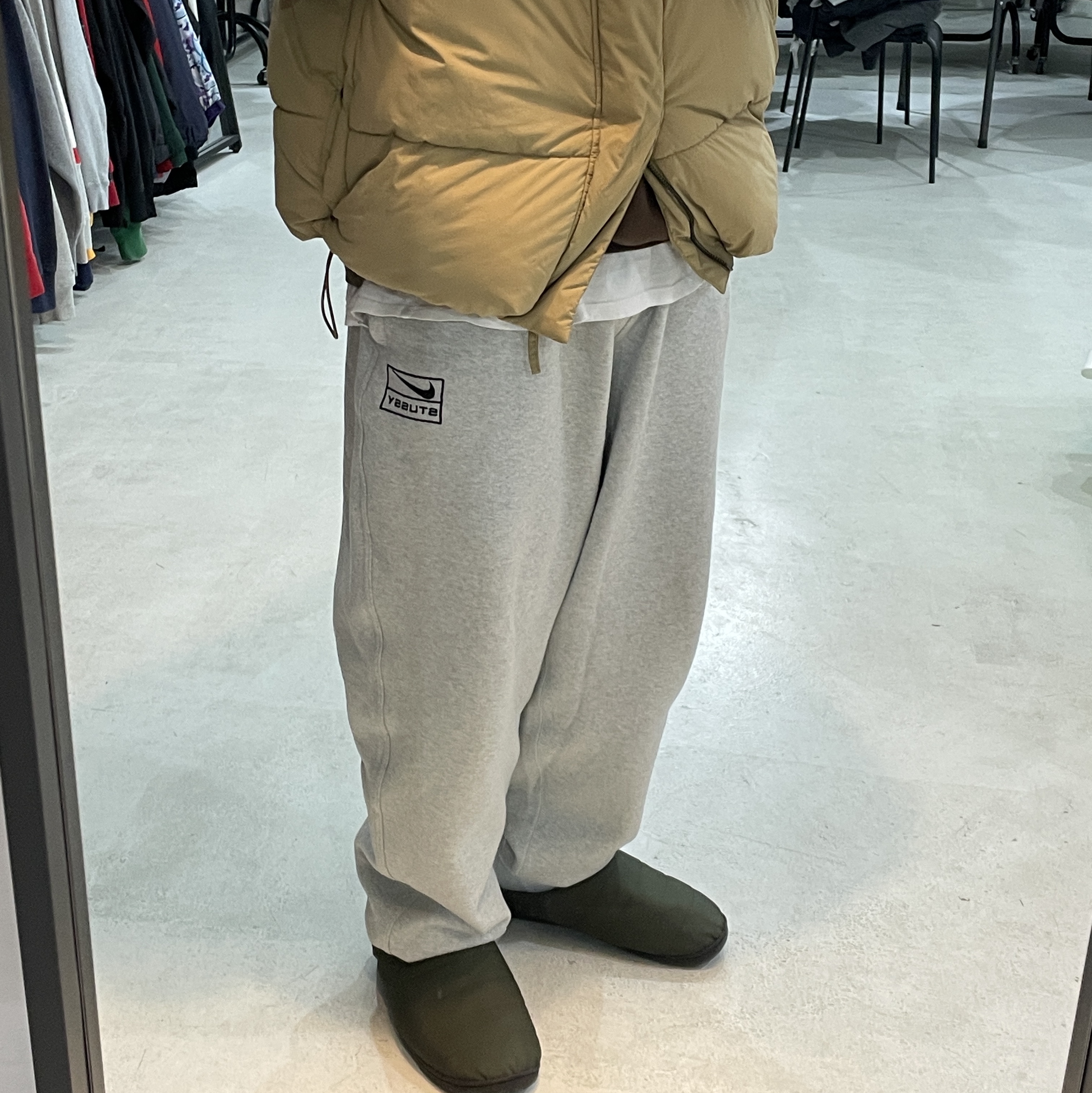 Nike x Stussy Fleece Pants Grey Heather (FN5231-050), Subu Permanent F-Line Moutain Khaki 착용 스타일