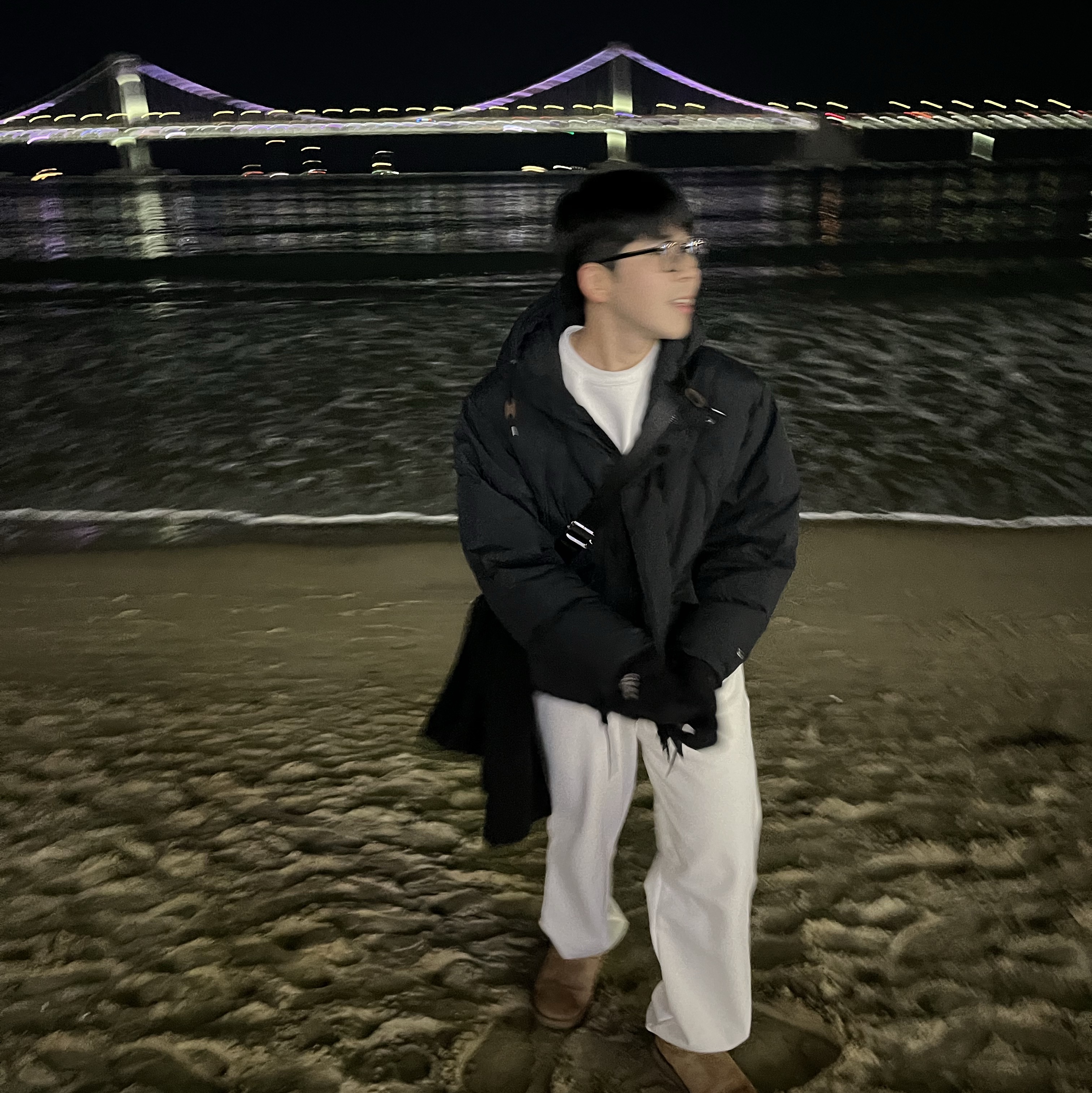 어그 클래식 미니 부츠 체스트넛 착용 스타일 - 2