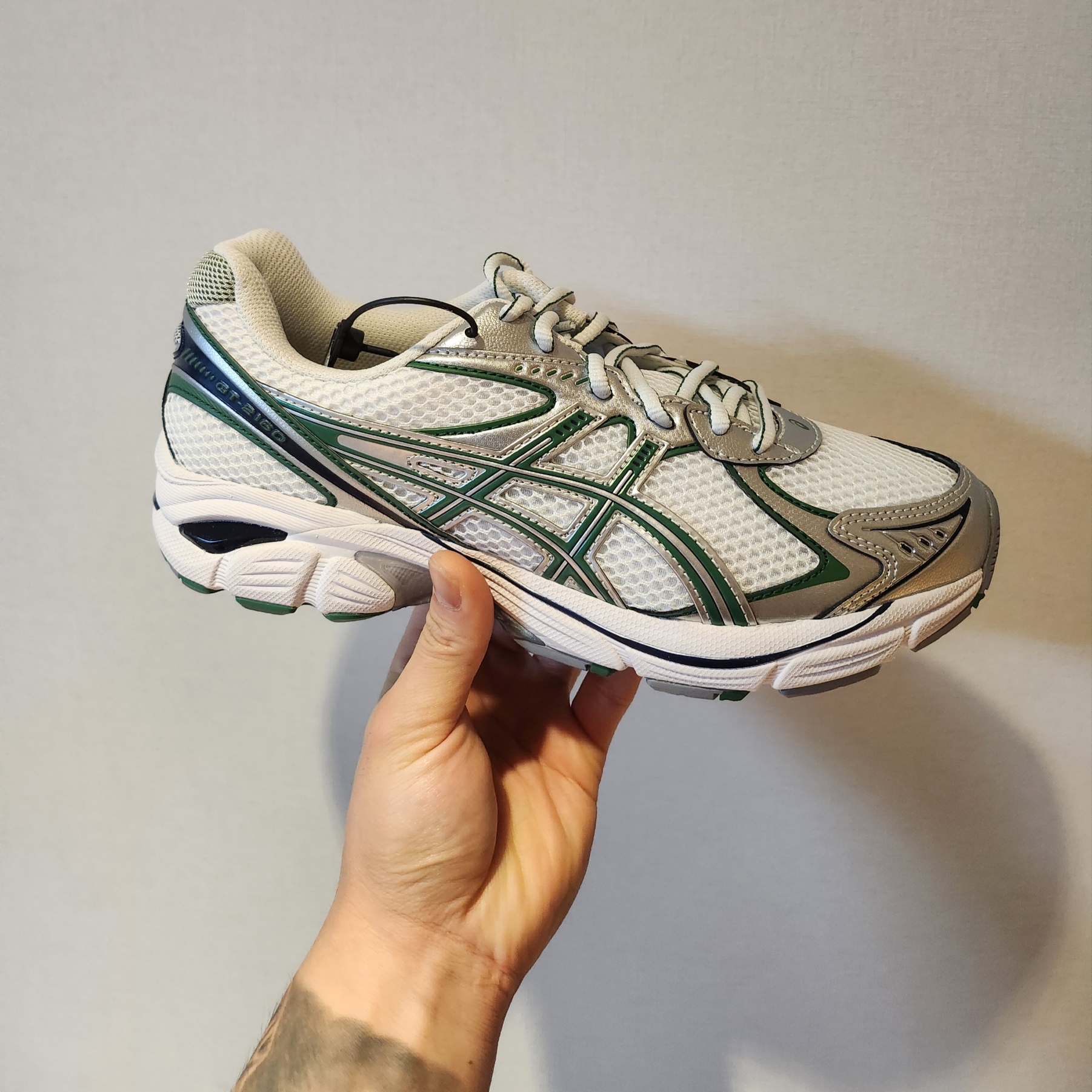 Asics GT-2160 White Shamrock Green 착용 스타일