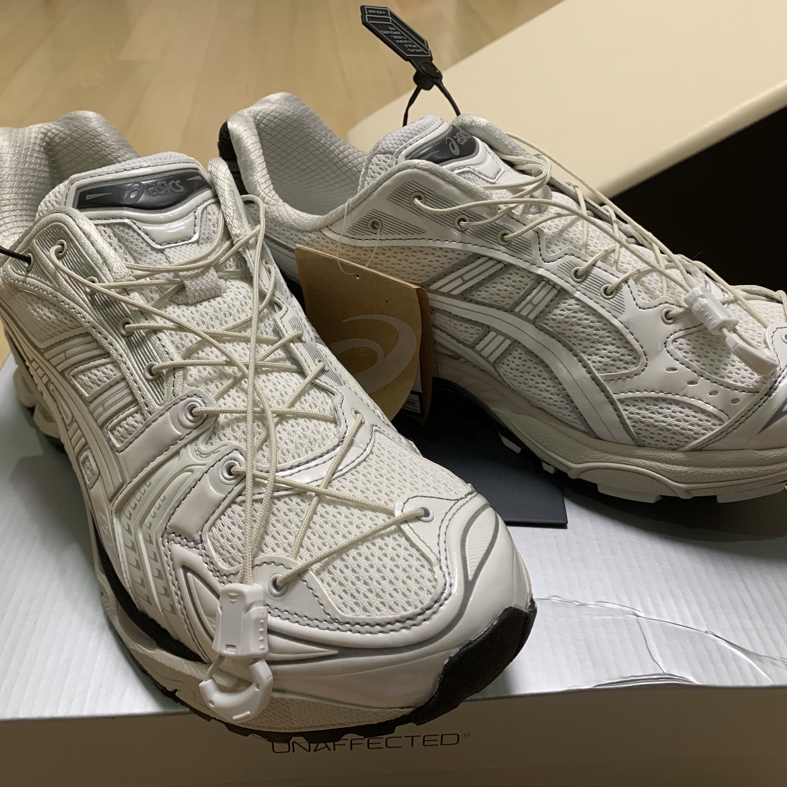Asics x Unaffected Gel-Kayano 14 Galaxy White 착용 스타일