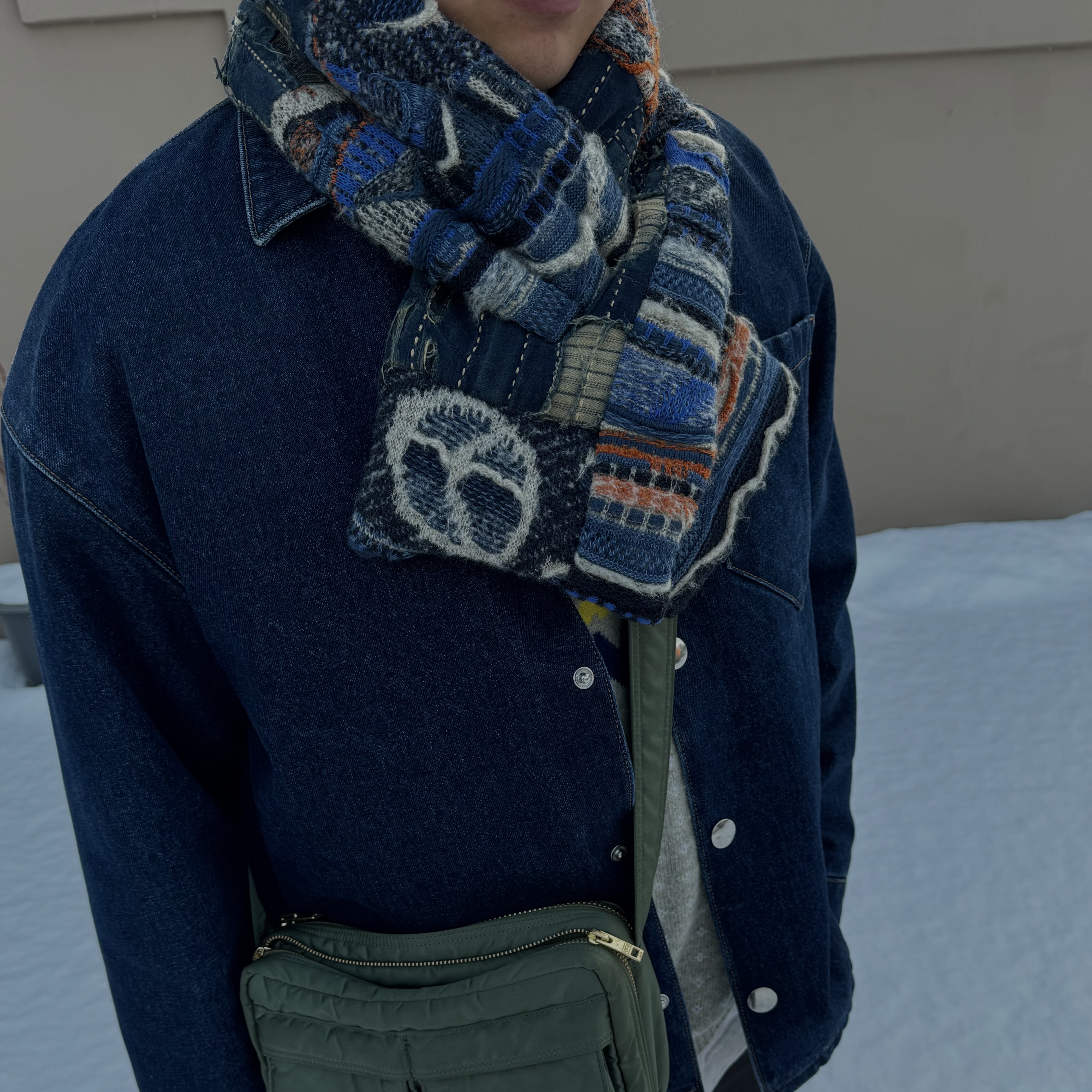 Kapital Boro Gaudy Knit Kesa Muffler Indigo, Porter Tanker Shoulder Bag Sage Green 착용 스타일