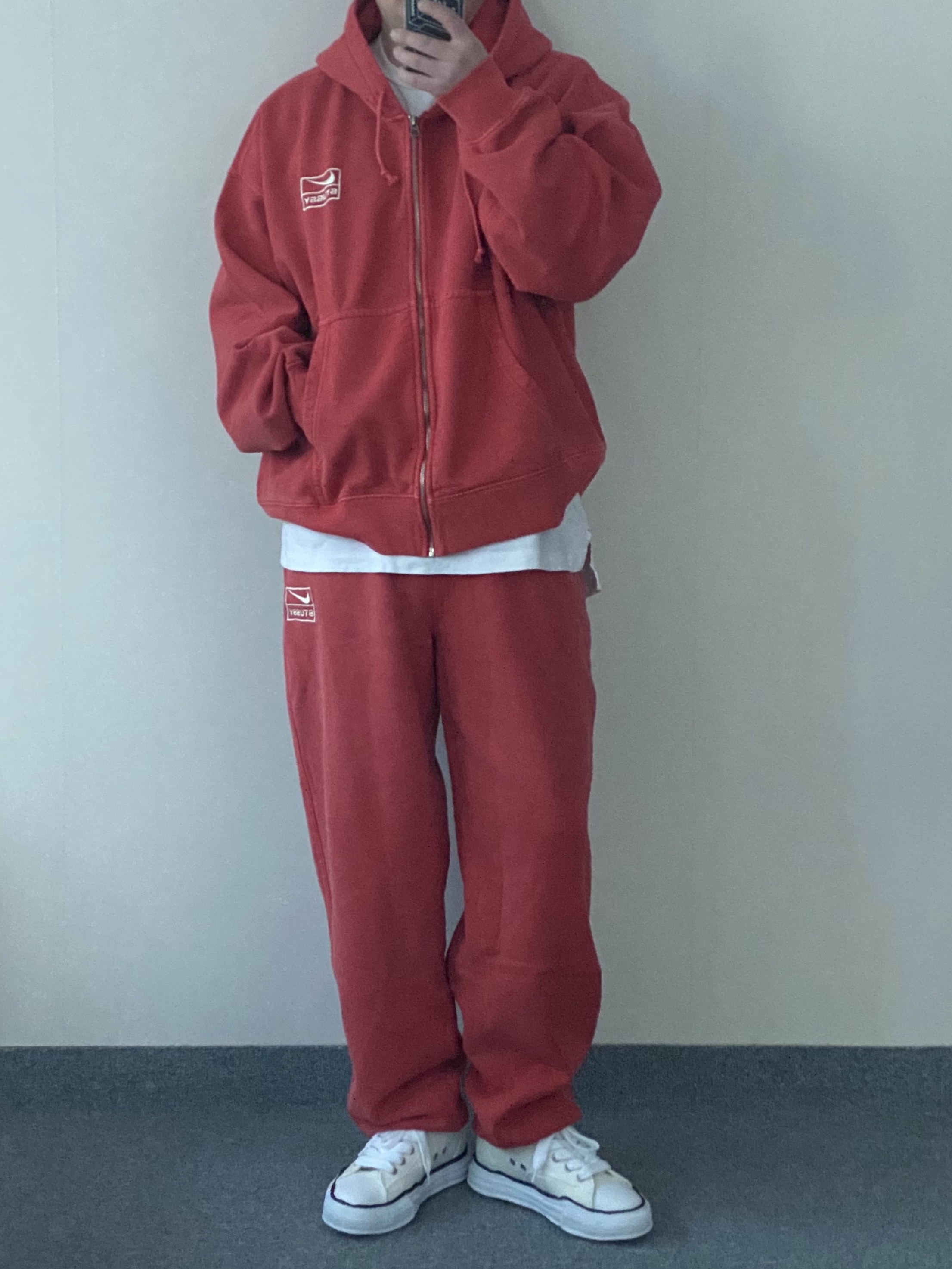 Maison Mihara Yasuhiro Peterson OG Sole Canvas Low Sneakers White, Nike x Stussy Full Zip Pigment Dyed Fleece Hoodie Habanero Red (FJ9161-642) 착용 스타일
