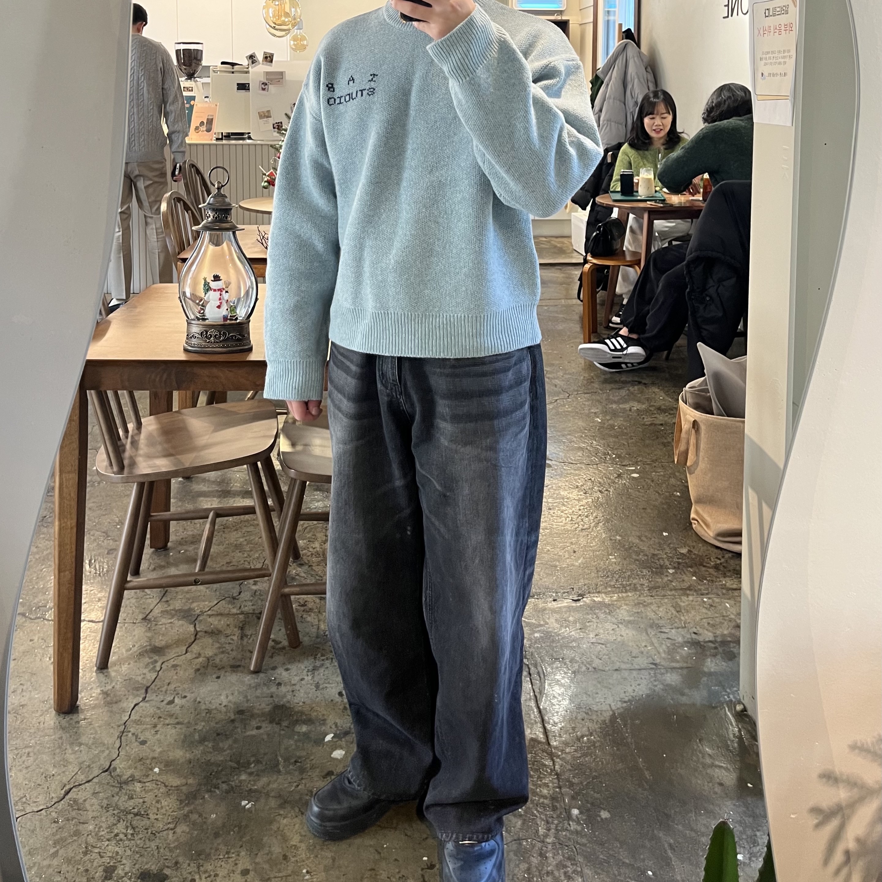 IAB Studio Knit Steel Blue, Nike x Supreme Air Force 1 Low Black 착용 스타일