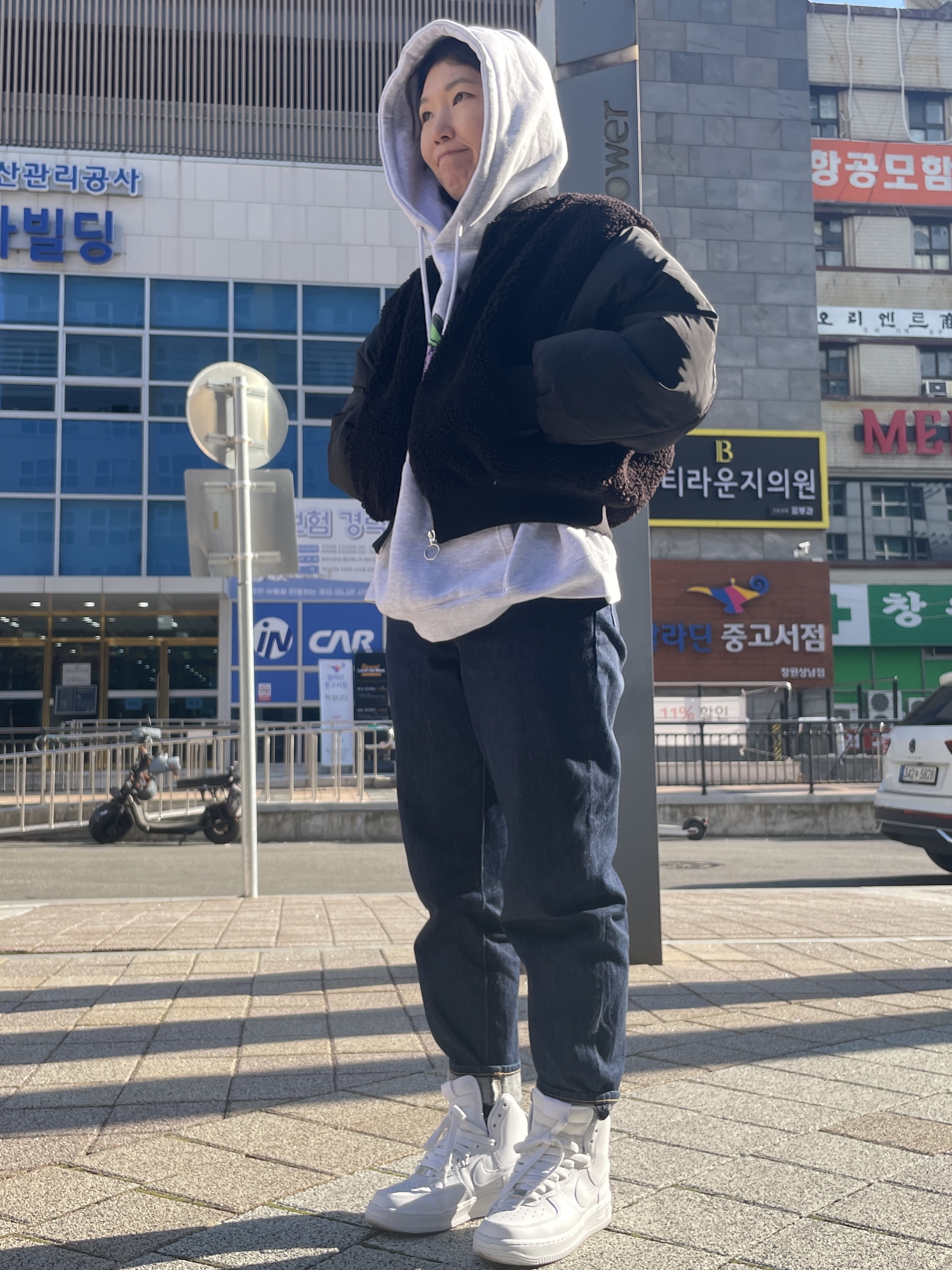 (W) Nike Air Force 1 High White, Off-White x Amore Pacific Play Kit 착용 스타일 - 1