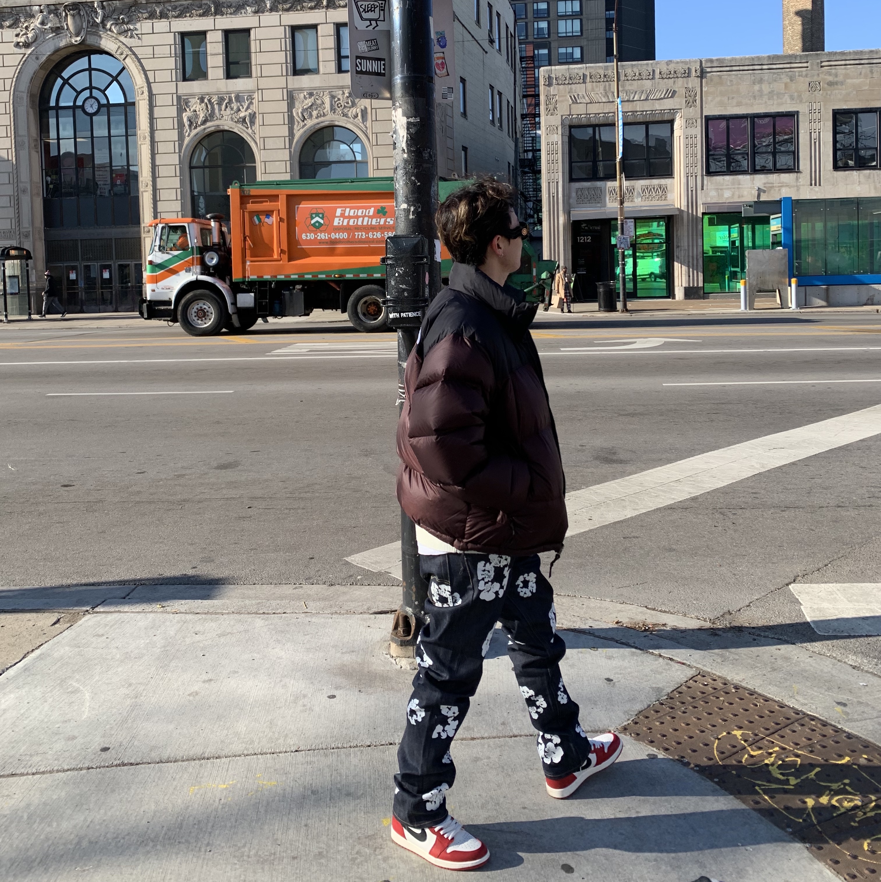 Jordan 1 Retro High OG Chicago 2022, The North Face 1996 Retro Nuptse Jacket Coal Brown TNF Black 착용 스타일 - 3