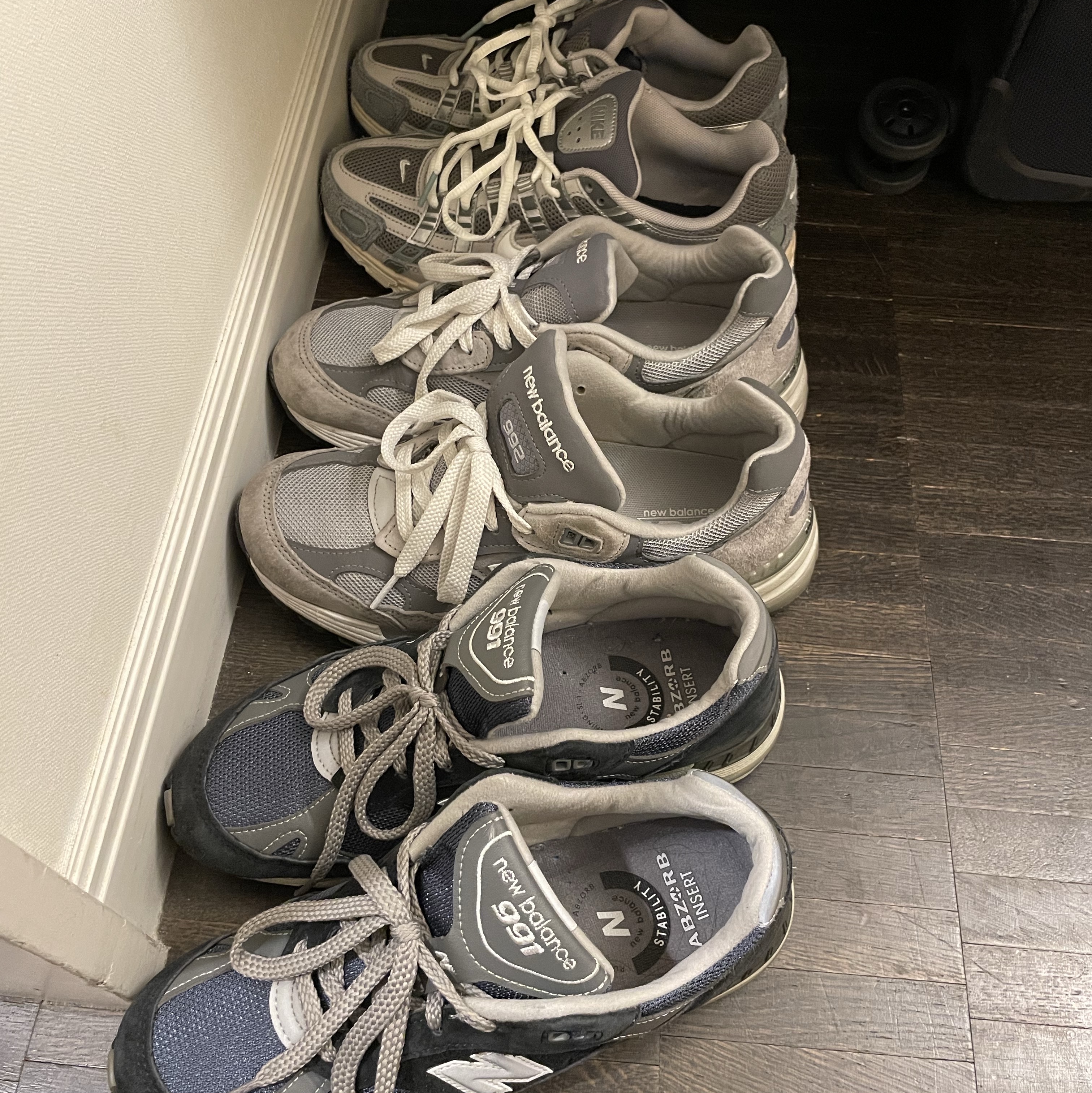 Nike P-6000 Flat Pewter Light Iron Ore, (W) New Balance 991 Made in UK Navy 착용 스타일