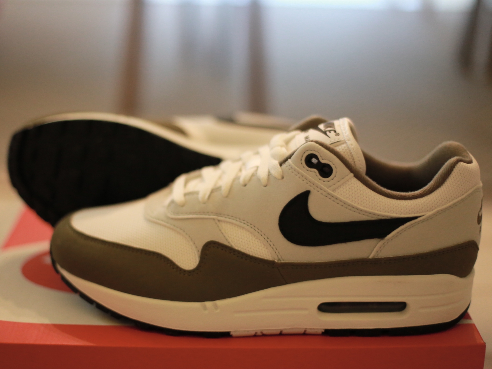 Nike Air Max 1 Medium Olive 착용 스타일 - 4