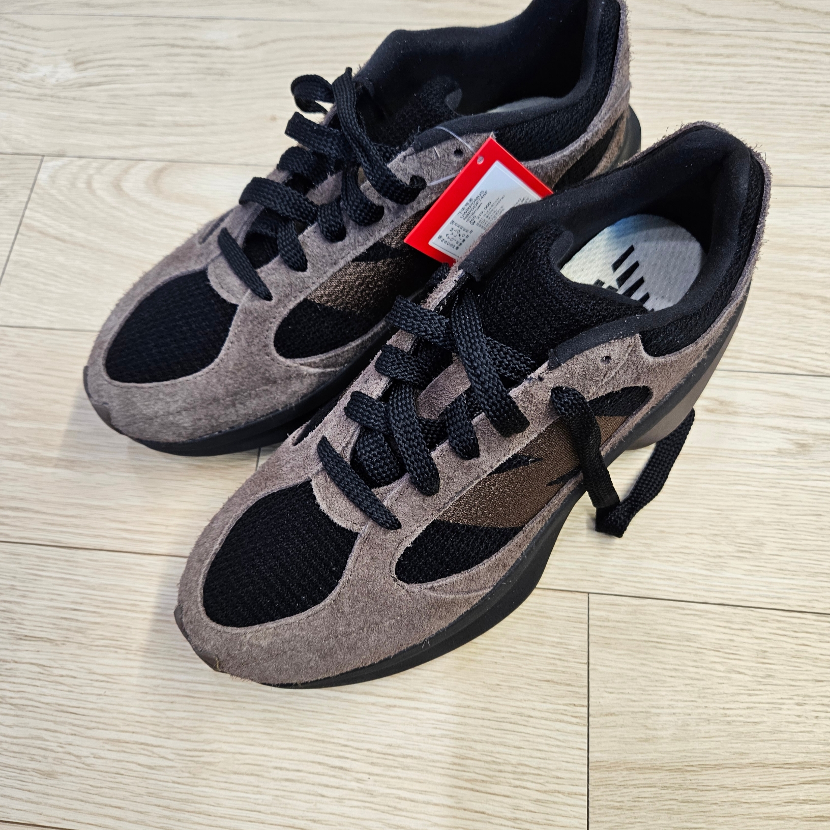 New Balance WRPD Runner Dark Mushroom 착용 스타일 - 1